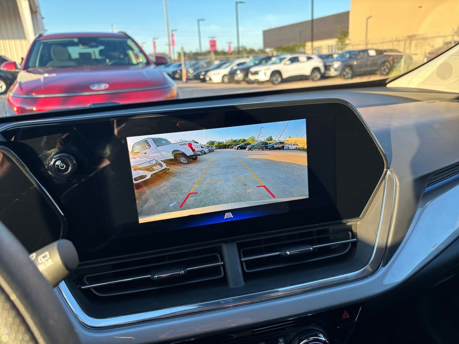 Thumbnail: 2025 Chevrolet Trax - 17