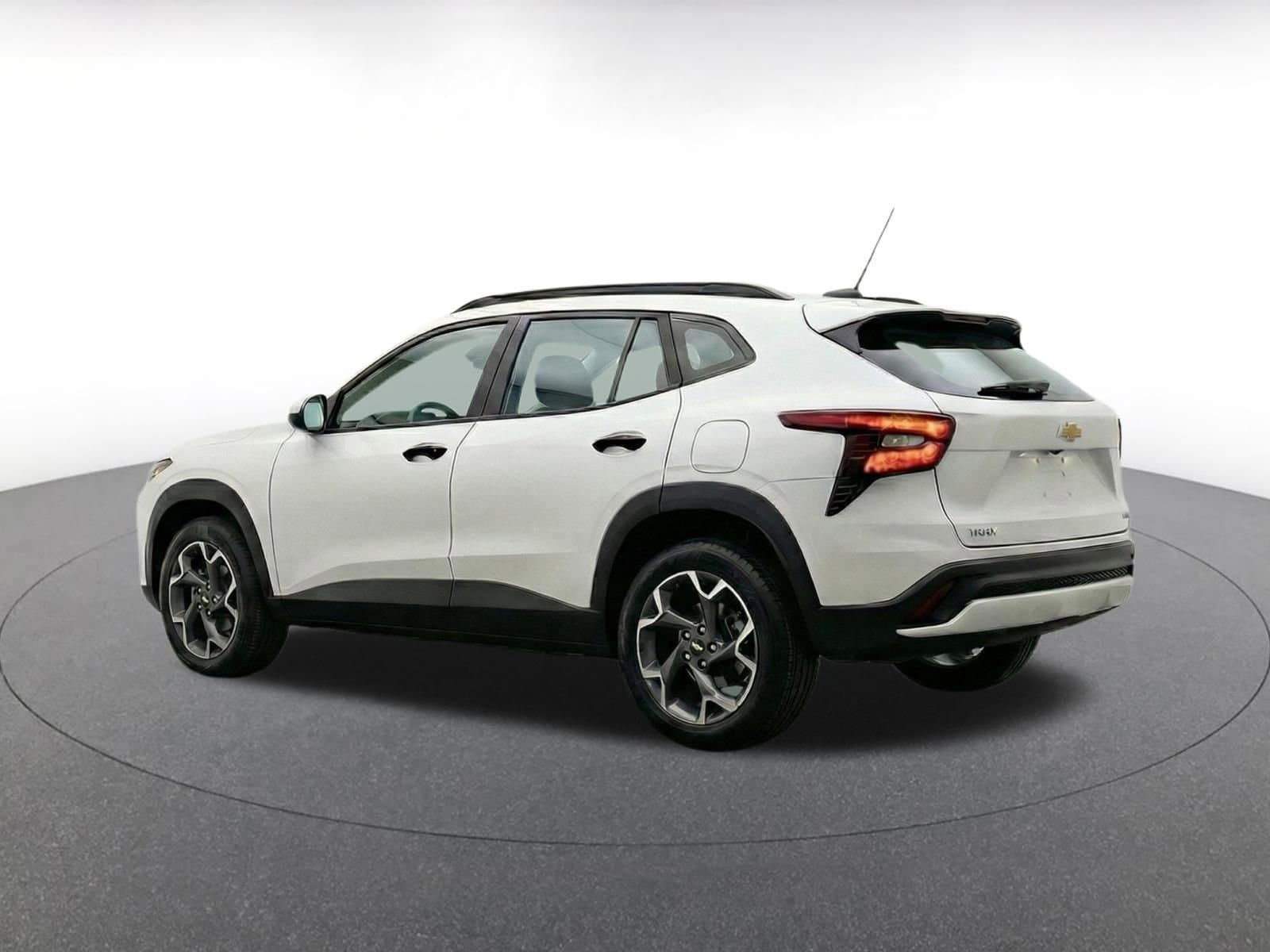 Thumbnail: 2025 Chevrolet Trax - 7