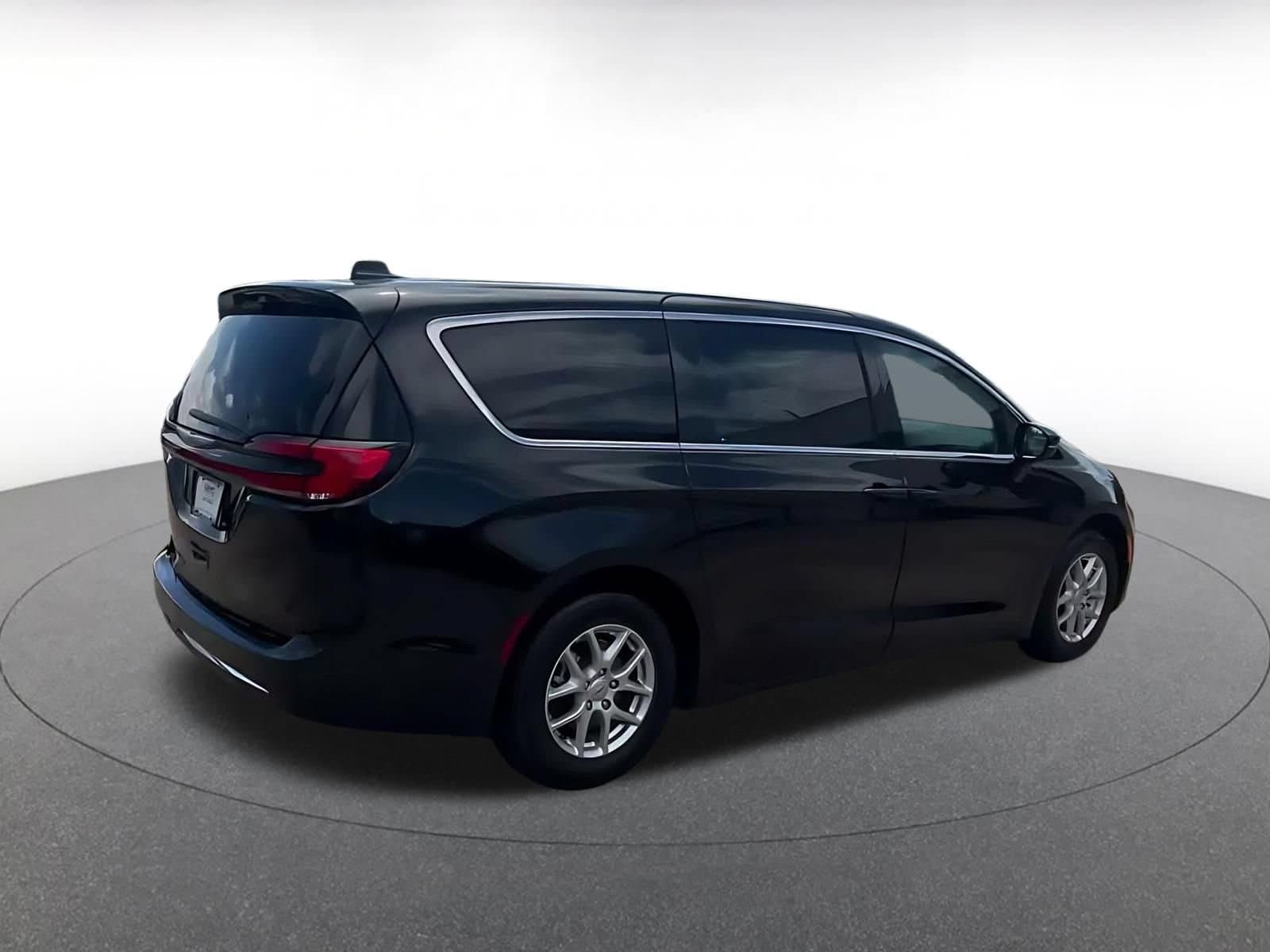 Thumbnail: 2024 Chrysler Pacifica - 14