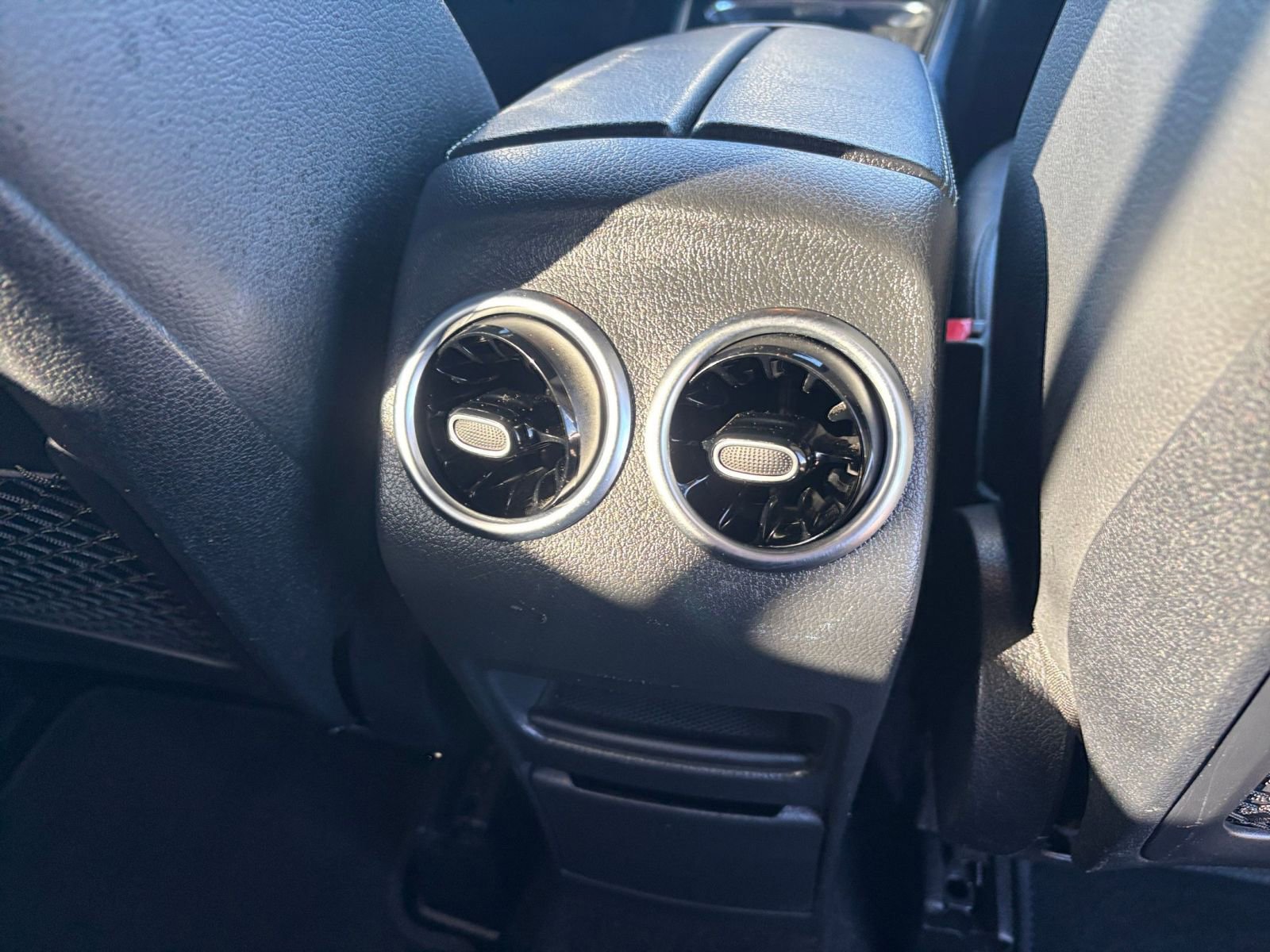 Thumbnail: 2024 Mercedes-Benz GLB - 25