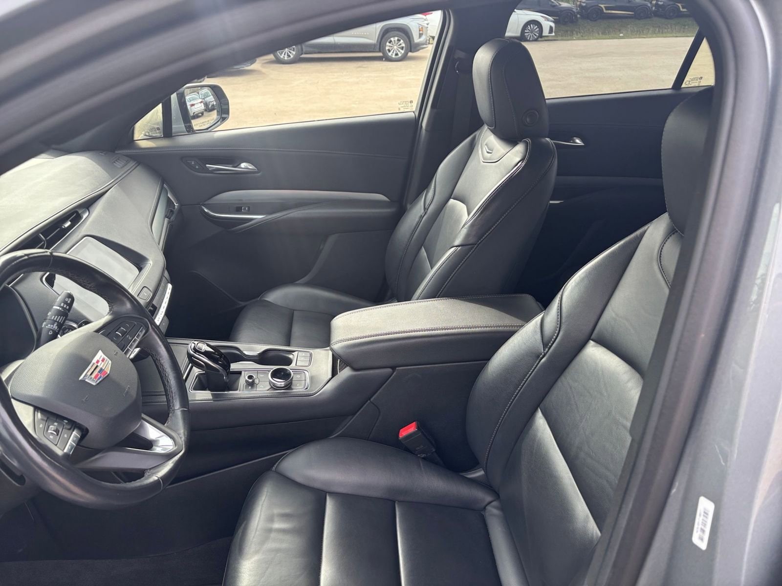 Thumbnail: 2023 Cadillac XT4 - 24