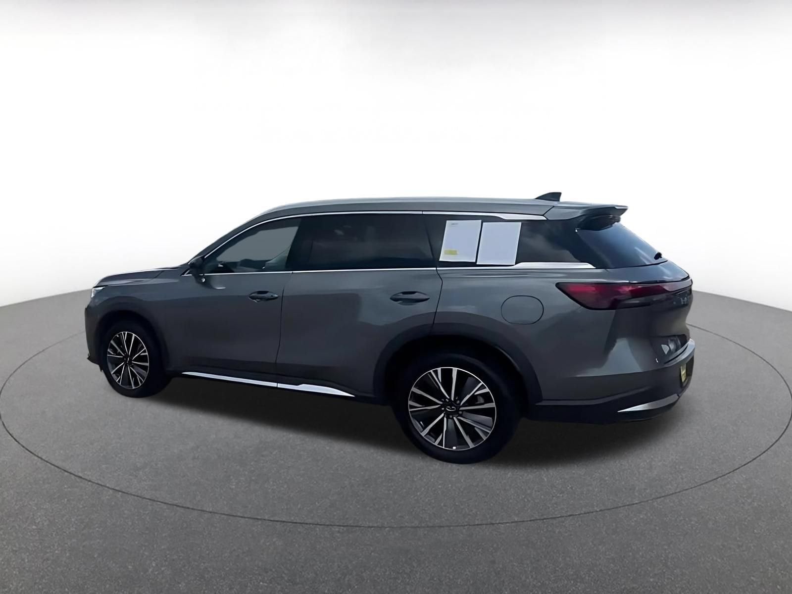 Thumbnail: 2026 INFINITI QX60 - 10