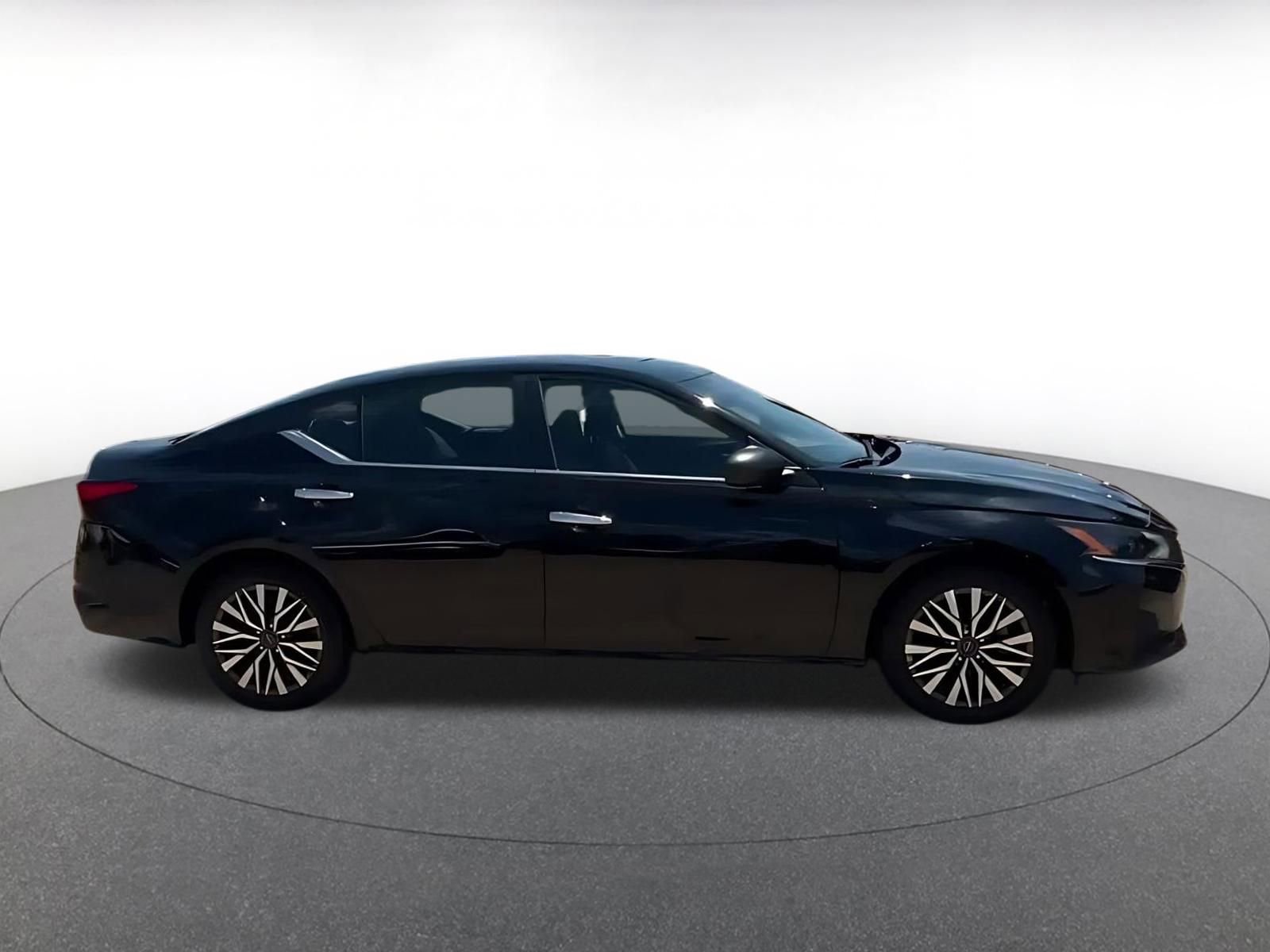 Thumbnail: 2025 Nissan Altima - 12