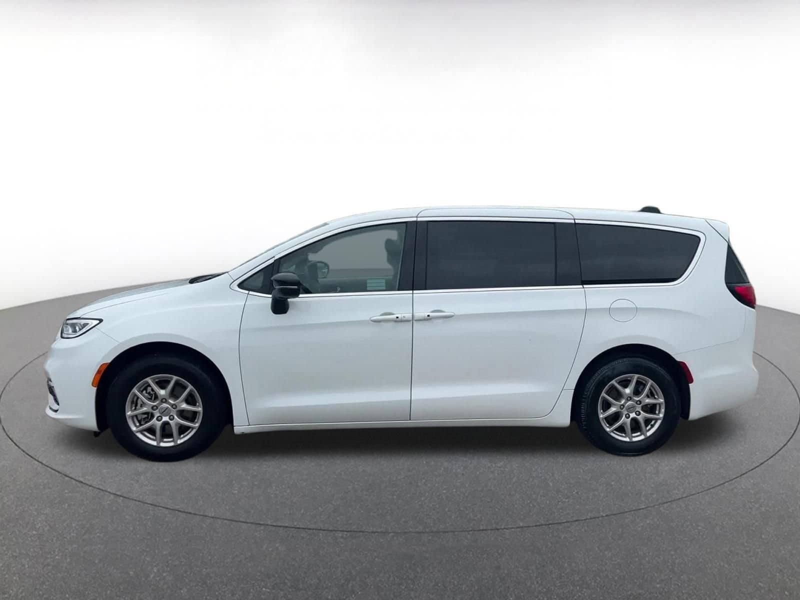 Thumbnail: 2024 Chrysler Pacifica - 7