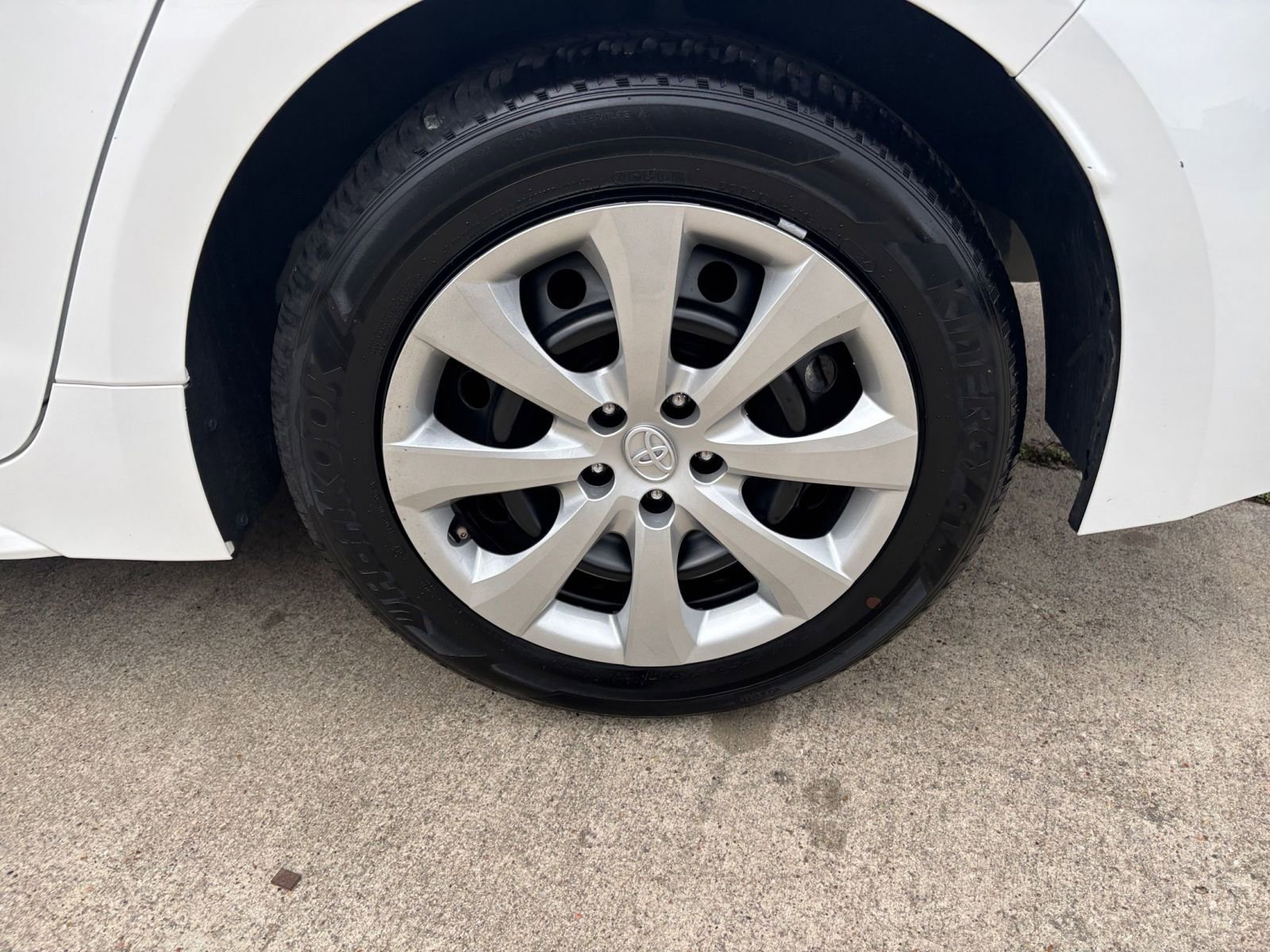 Thumbnail: 2025 Toyota Corolla - 28