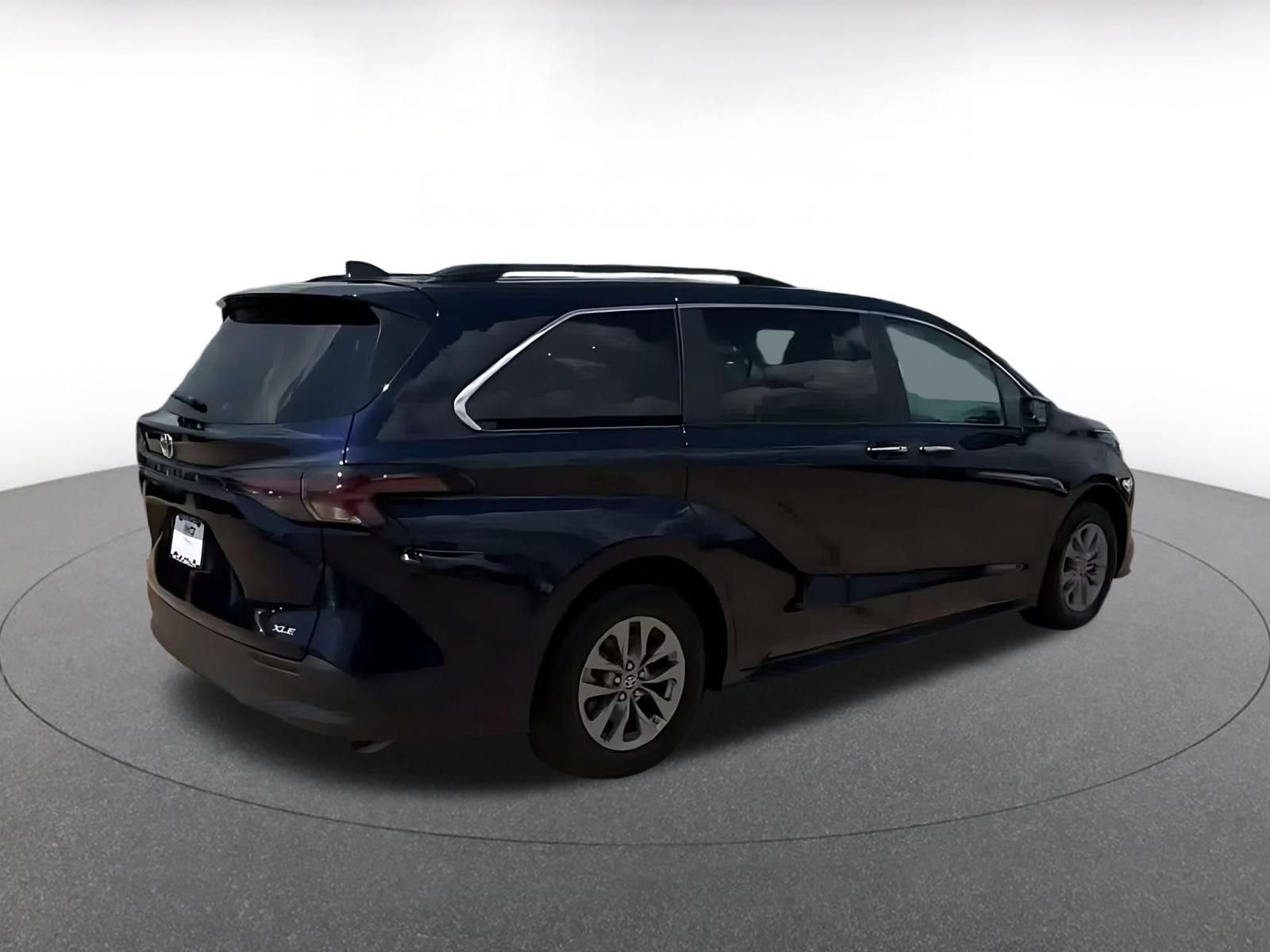 Thumbnail: 2025 Toyota Sienna - 13
