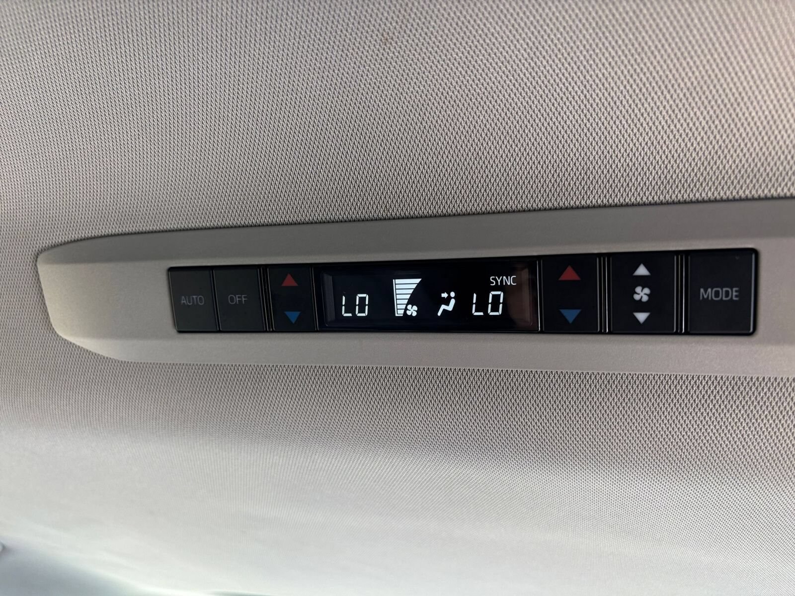 Thumbnail: 2025 Toyota Sienna - 24