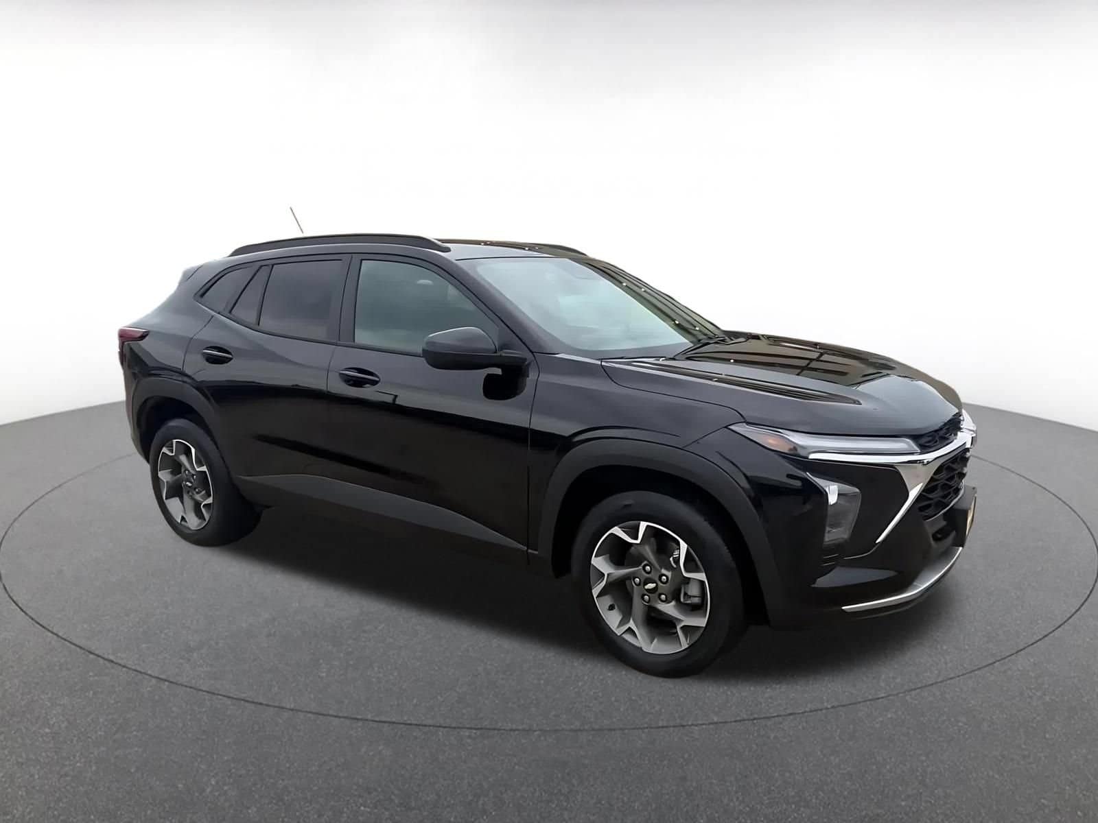 Thumbnail: 2025 Chevrolet Trax - 2