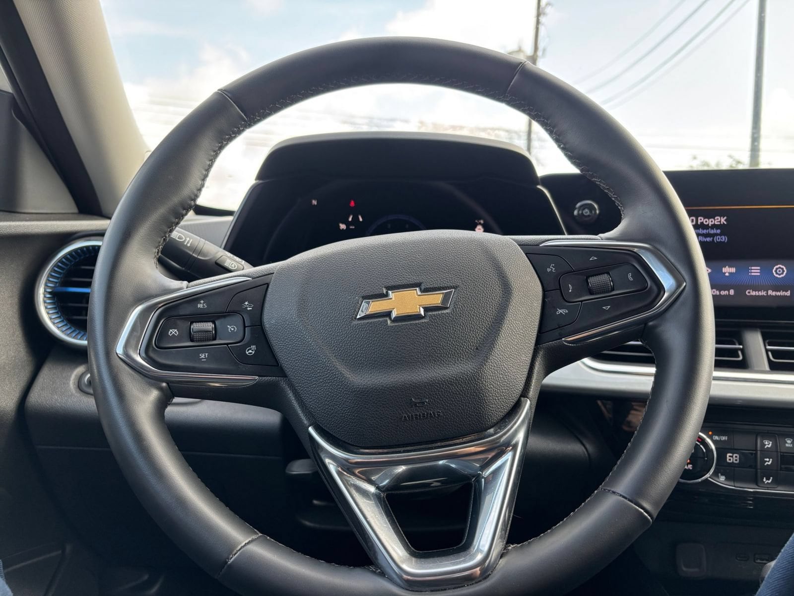 Thumbnail: 2025 Chevrolet Trax - 27