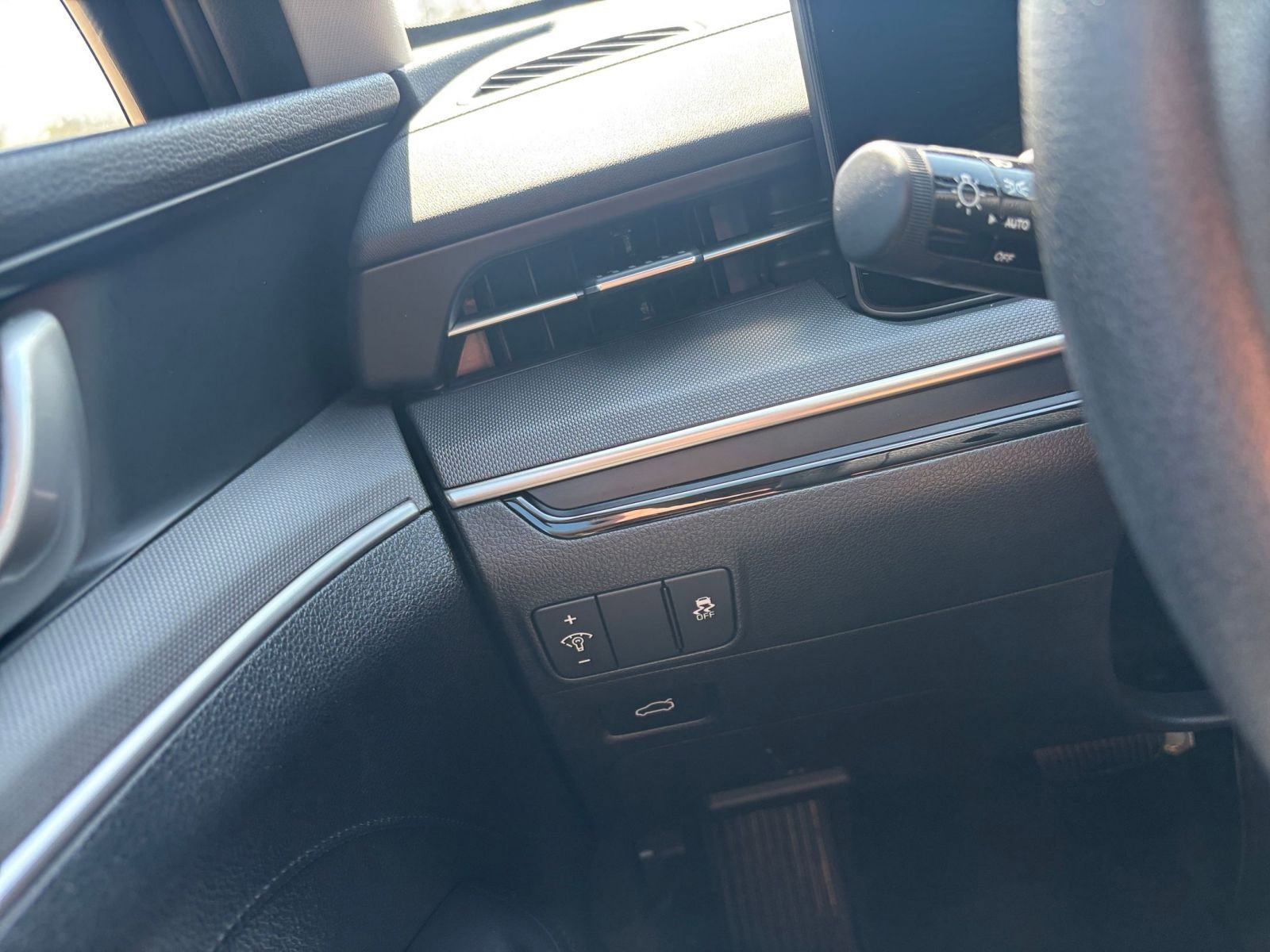 Thumbnail: 2025 Kia K5 - 33