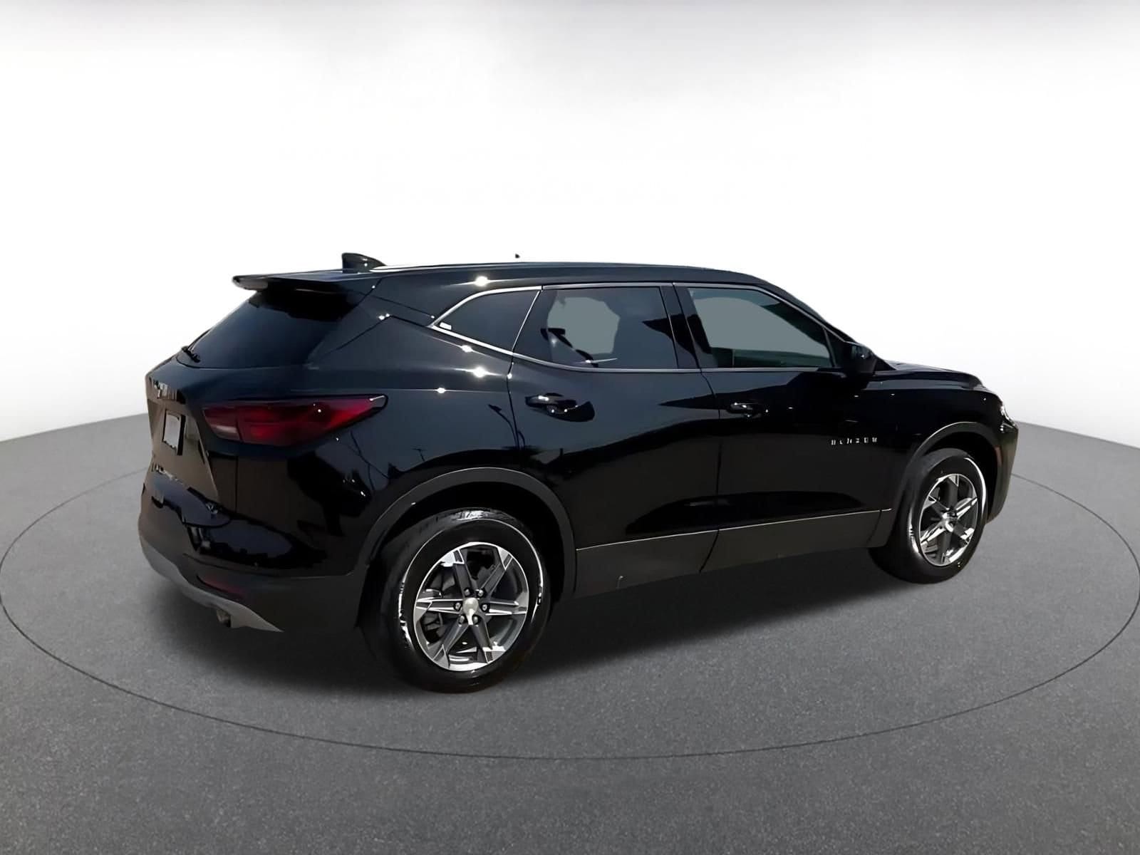 Thumbnail: 2025 Chevrolet Blazer - 16