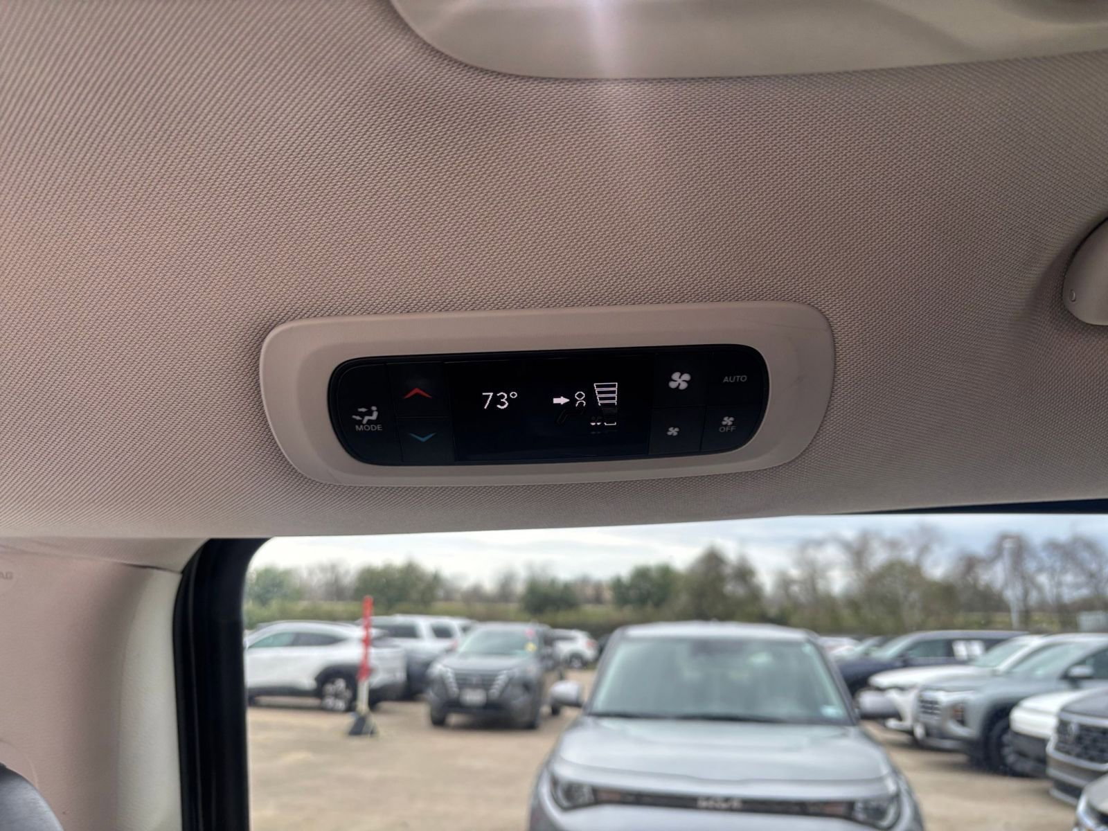 Thumbnail: 2023 Chrysler Pacifica - 20