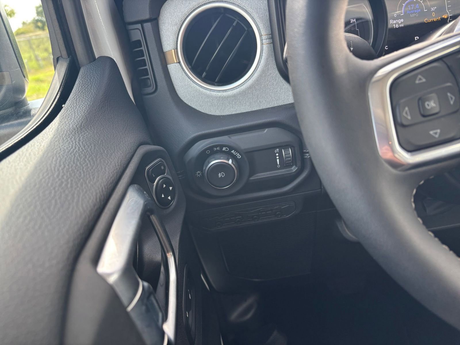 Thumbnail: 2025 Jeep Wrangler - 32