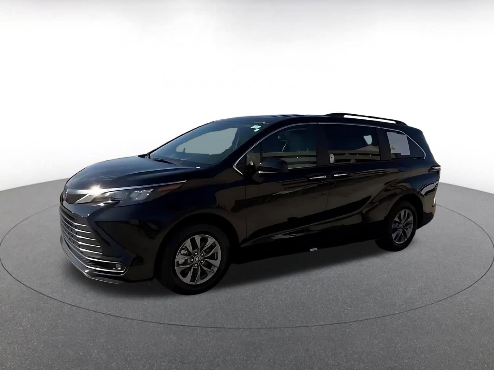 Thumbnail: 2025 Toyota Sienna - 8