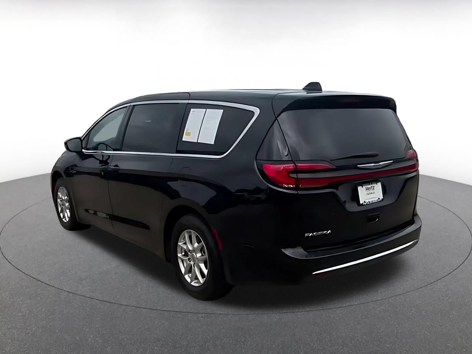 Thumbnail: 2024 Chrysler Pacifica - 10