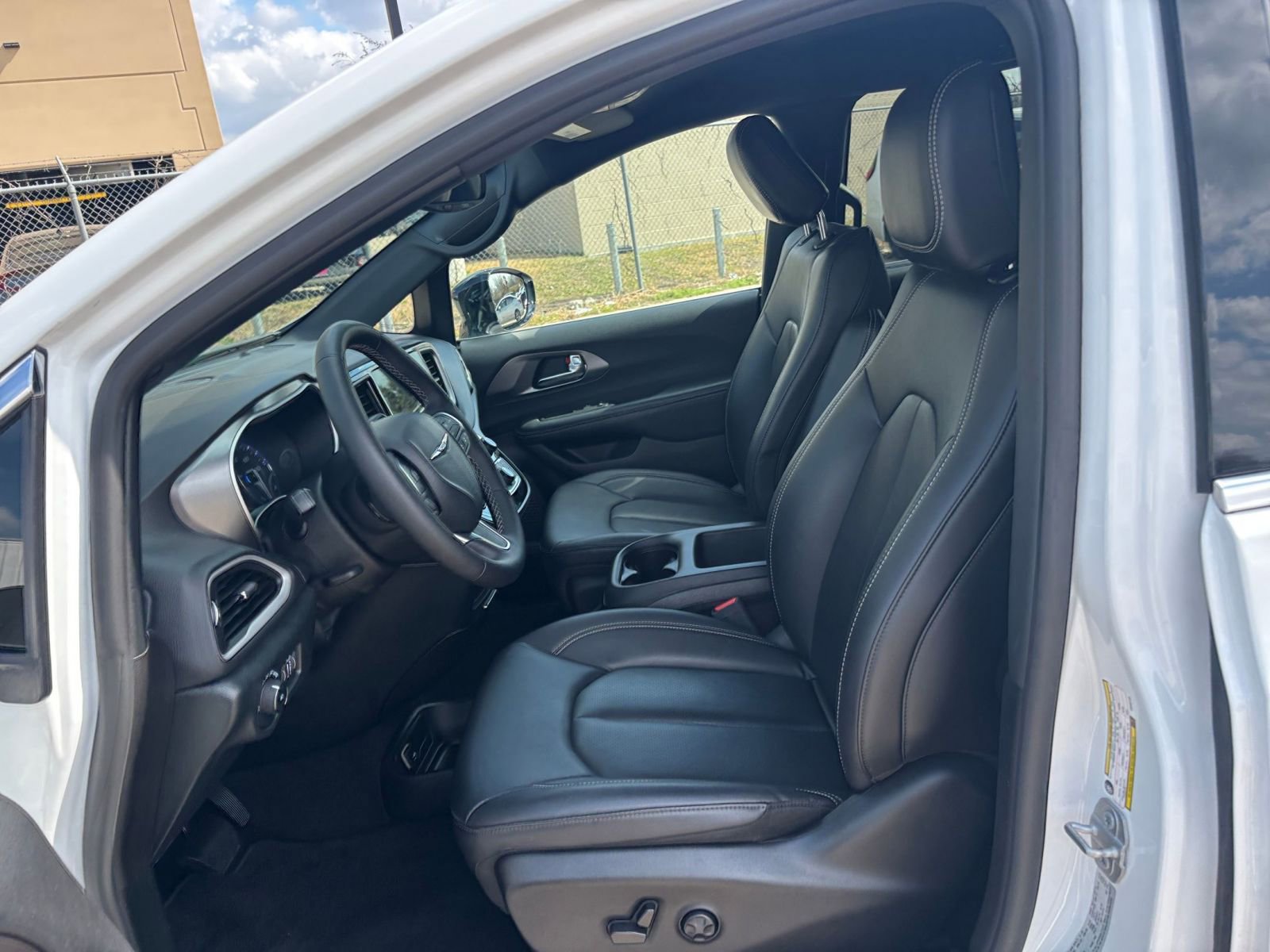 Thumbnail: 2025 Chrysler Pacifica - 29