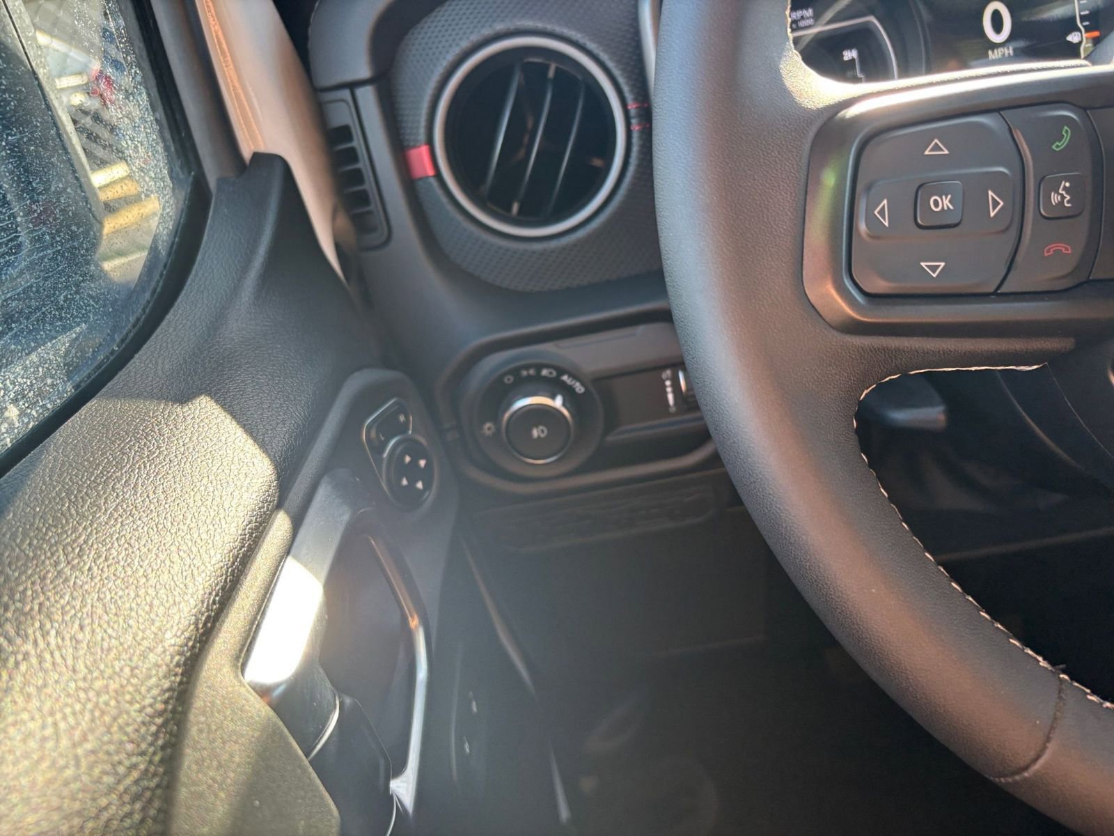 Thumbnail: 2025 Jeep Wrangler - 33