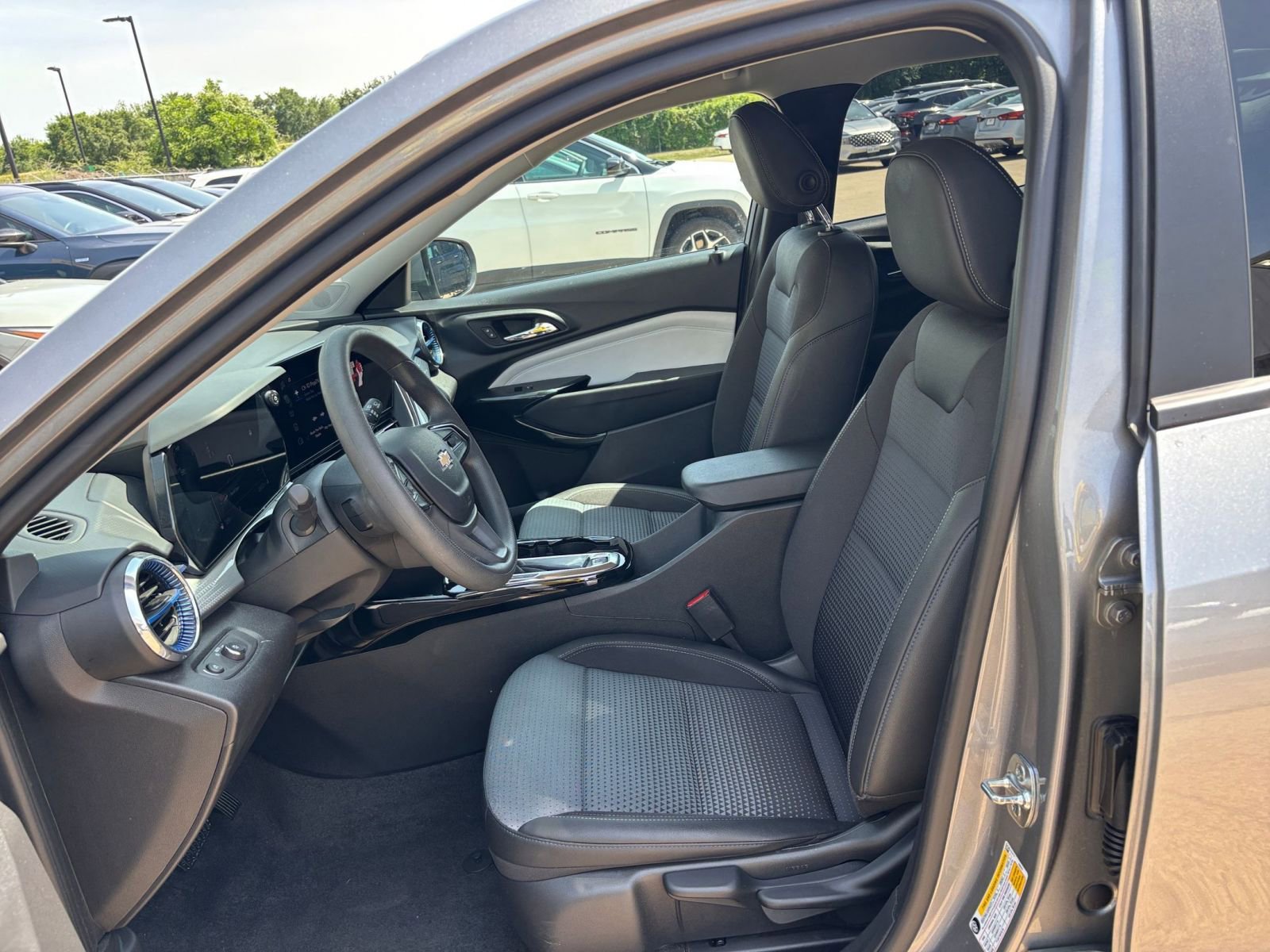 Thumbnail: 2025 Chevrolet Trax - 25