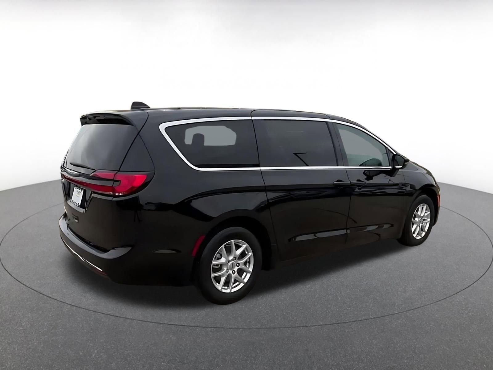 Thumbnail: 2025 Chrysler Pacifica - 15