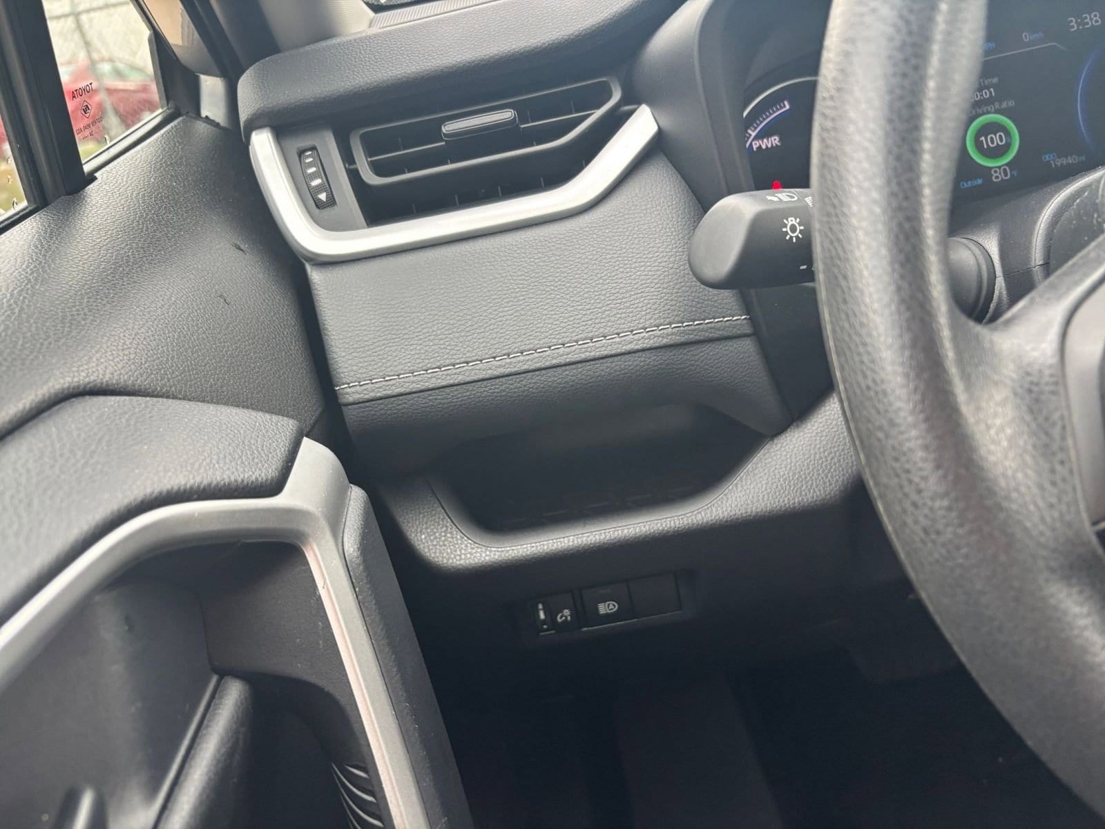 Thumbnail: 2025 Toyota RAV4 - 33