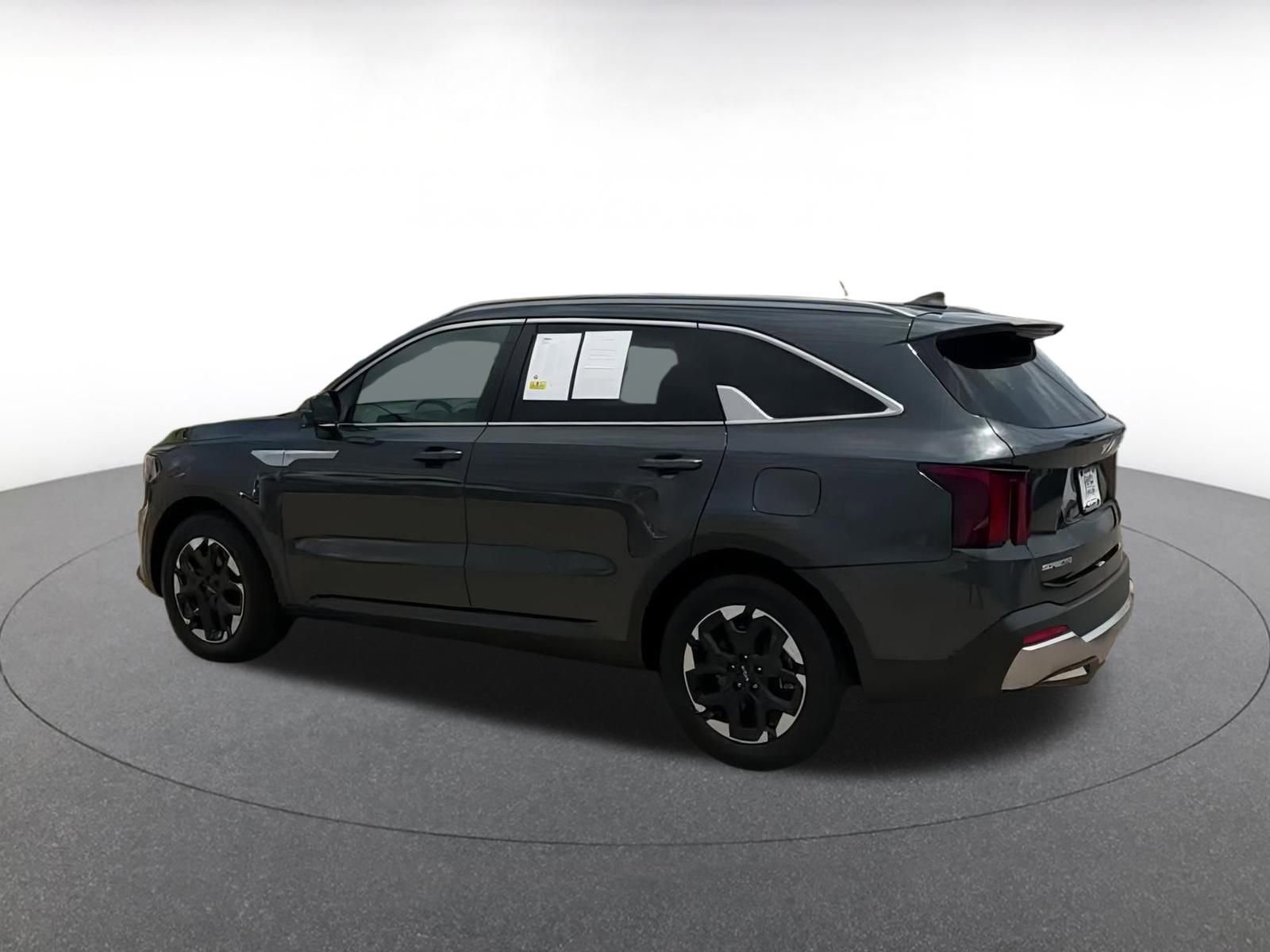 2024 Kia Sorento S 10