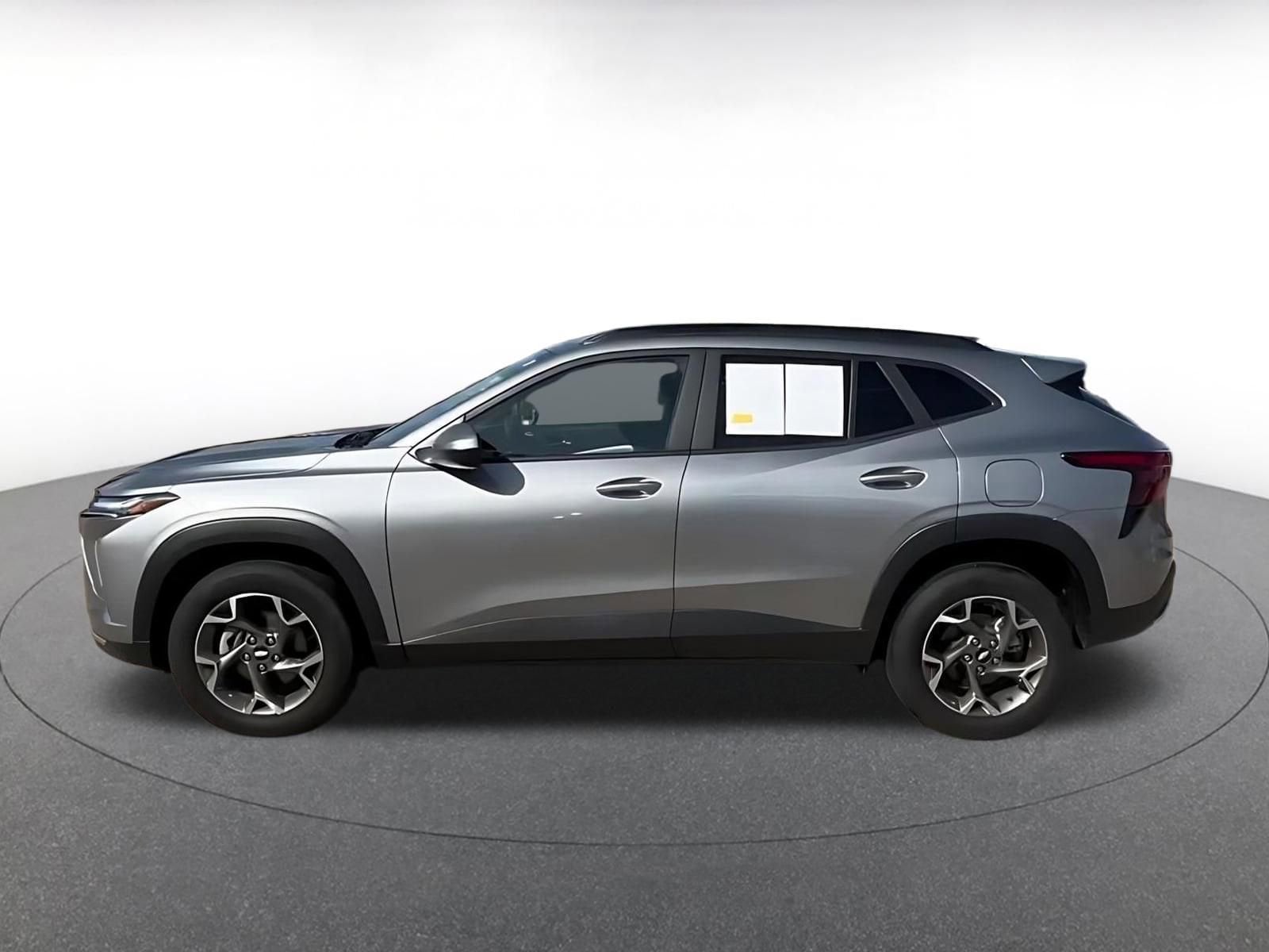 Thumbnail: 2025 Chevrolet Trax - 8
