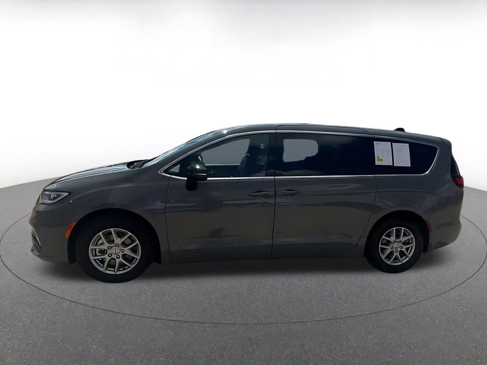 Thumbnail: 2025 Chrysler Pacifica - 7