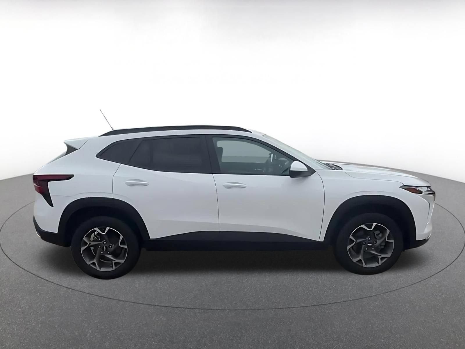 Thumbnail: 2025 Chevrolet Trax - 16
