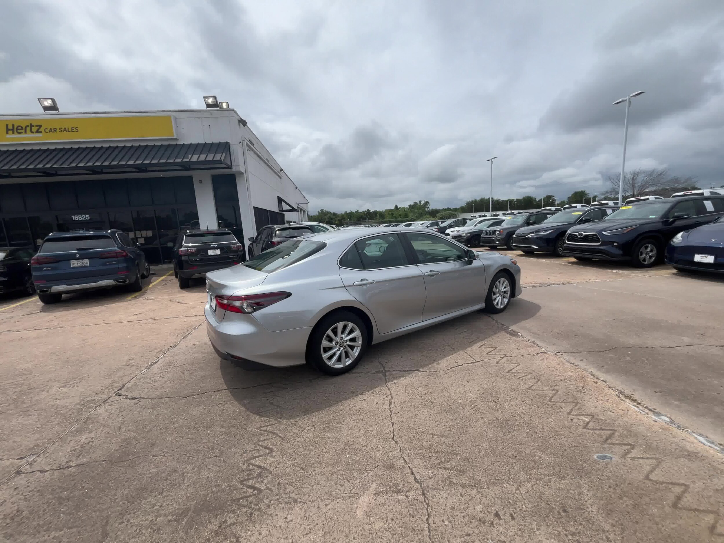 2023 Toyota Camry LE 3