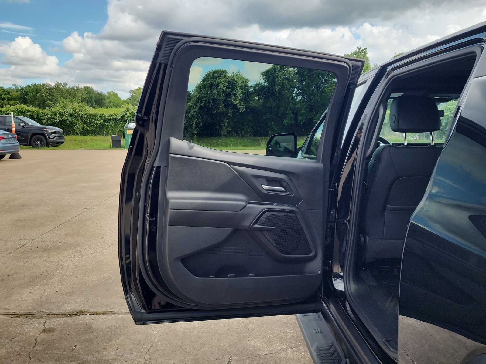 Thumbnail: 2024 Chevrolet Silverado EV - 27