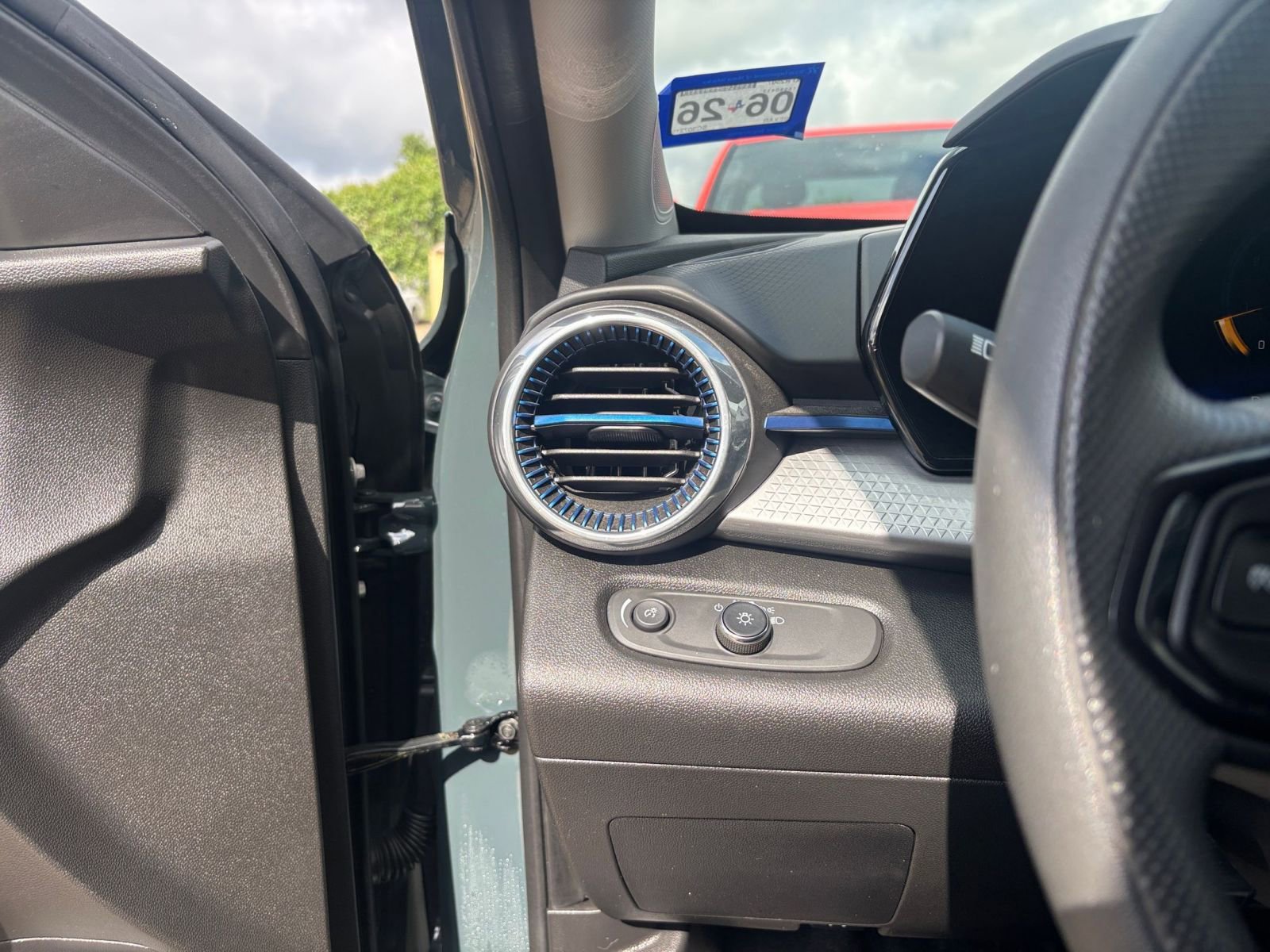 Thumbnail: 2025 Chevrolet Trax - 33