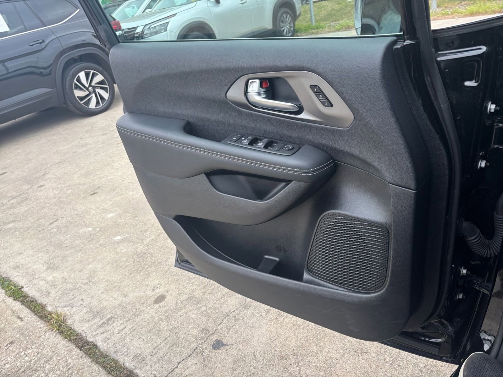 Thumbnail: 2025 Chrysler Pacifica - 18