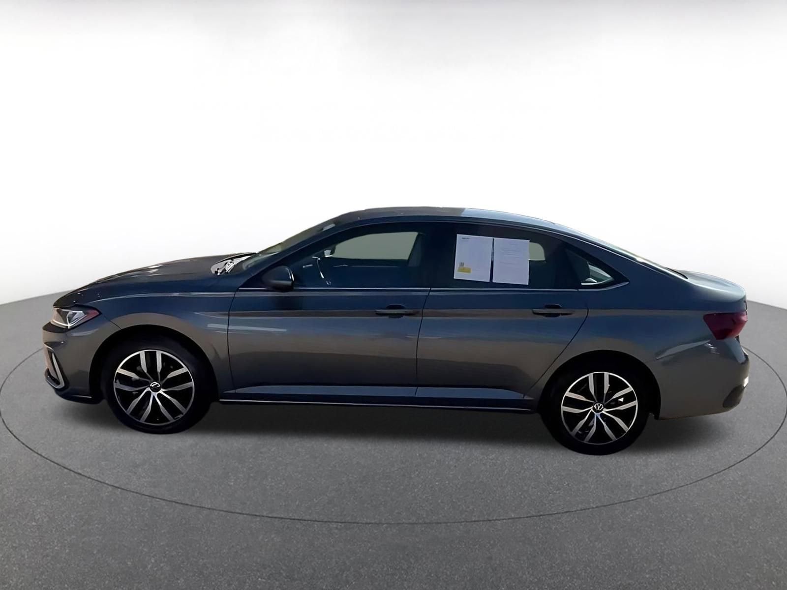 Thumbnail: 2025 Volkswagen Jetta - 9