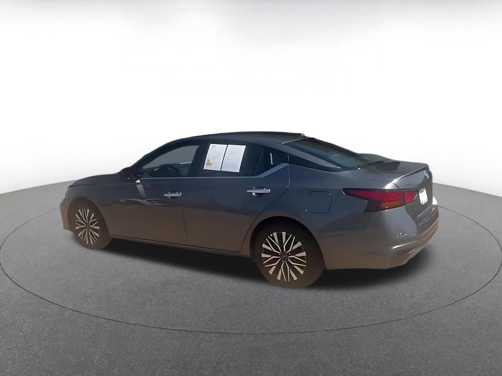 Thumbnail: 2025 Nissan Altima - 9