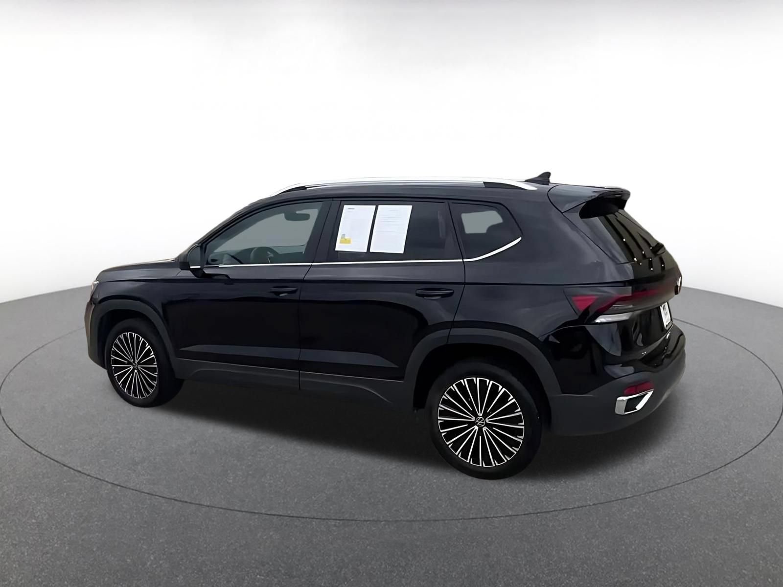 Thumbnail: 2026 Volkswagen Taos - 10