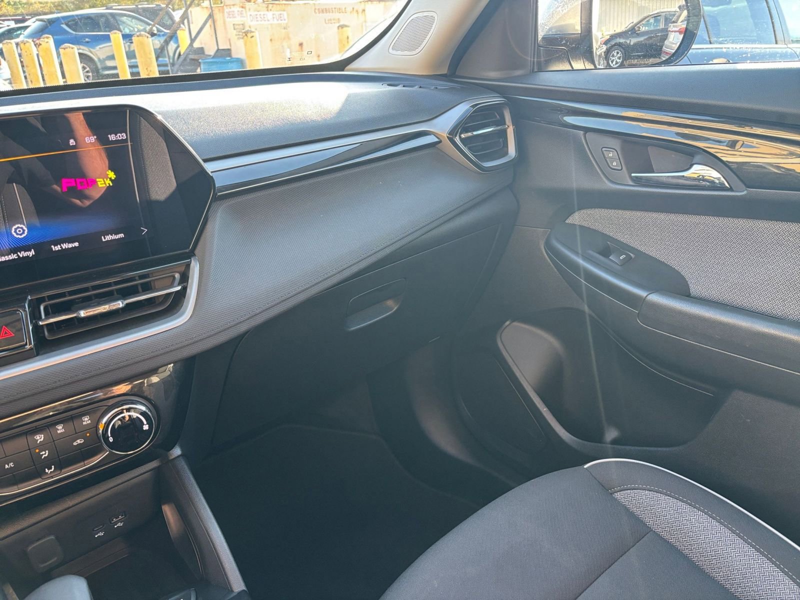 Thumbnail: 2025 Chevrolet TrailBlazer - 33