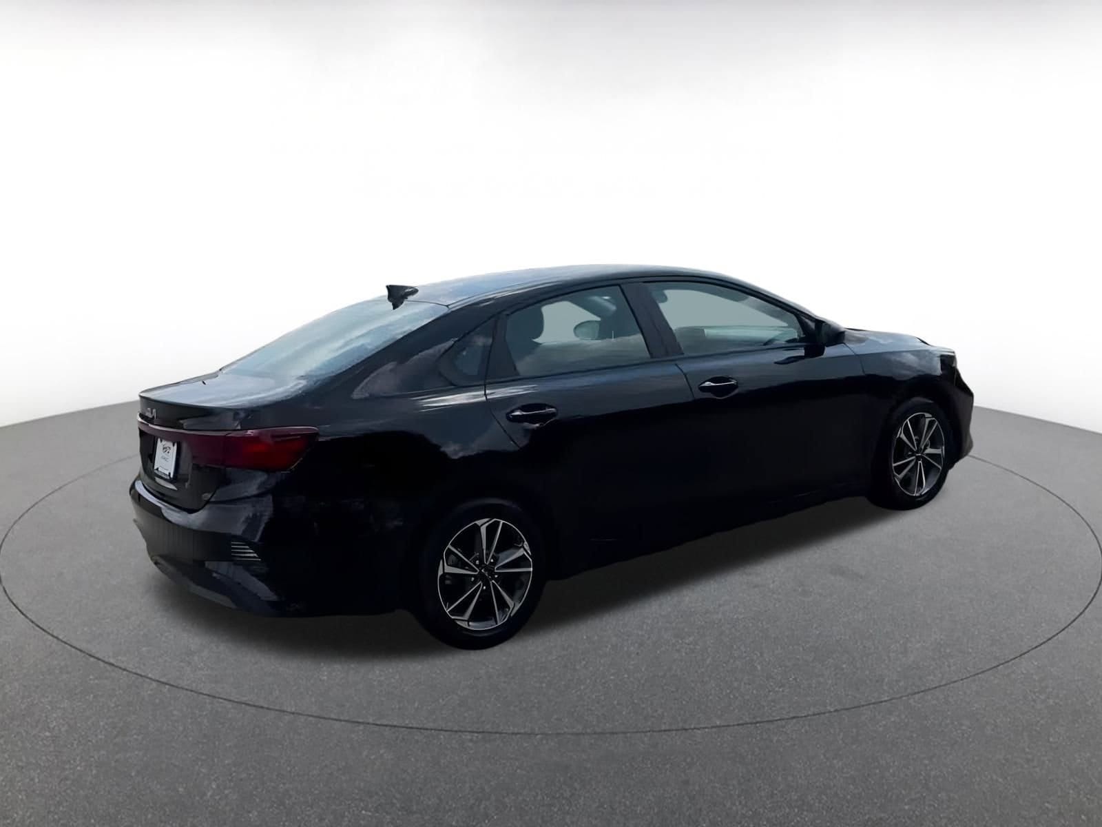 Thumbnail: 2024 Kia Forte - 14