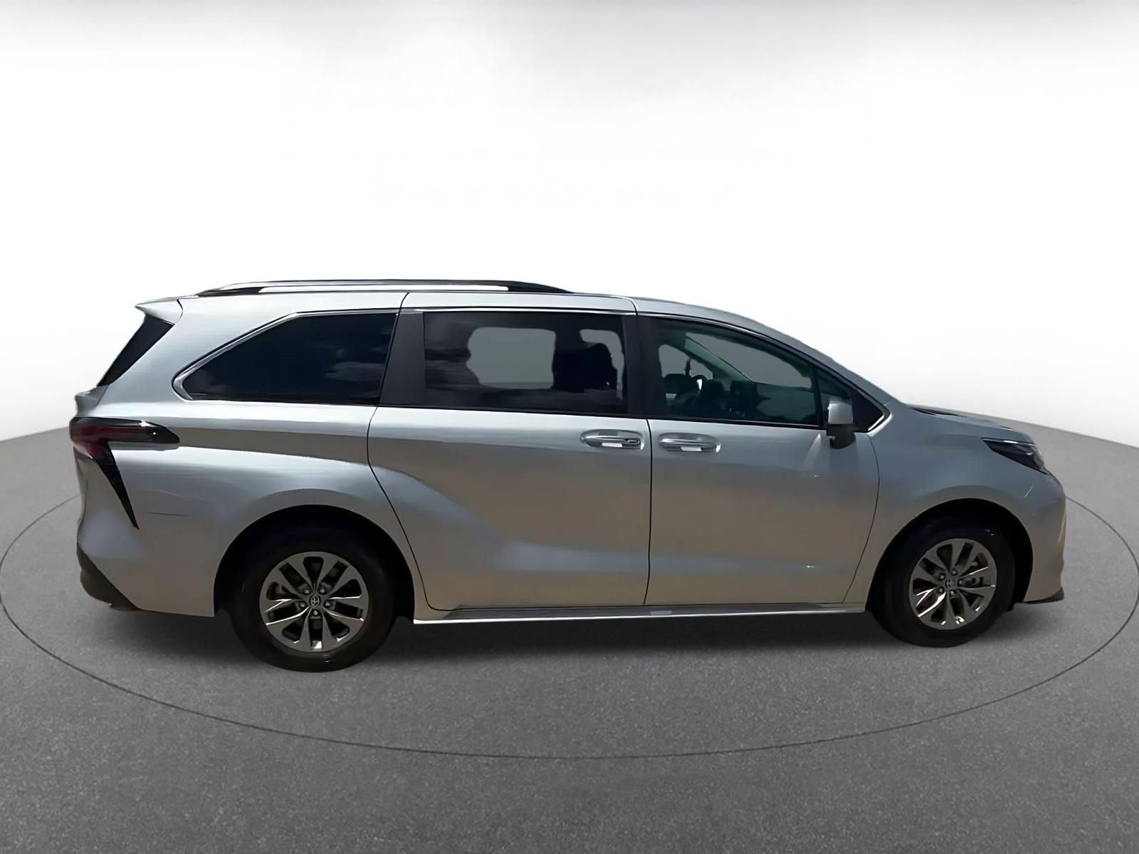 Thumbnail: 2025 Toyota Sienna - 16