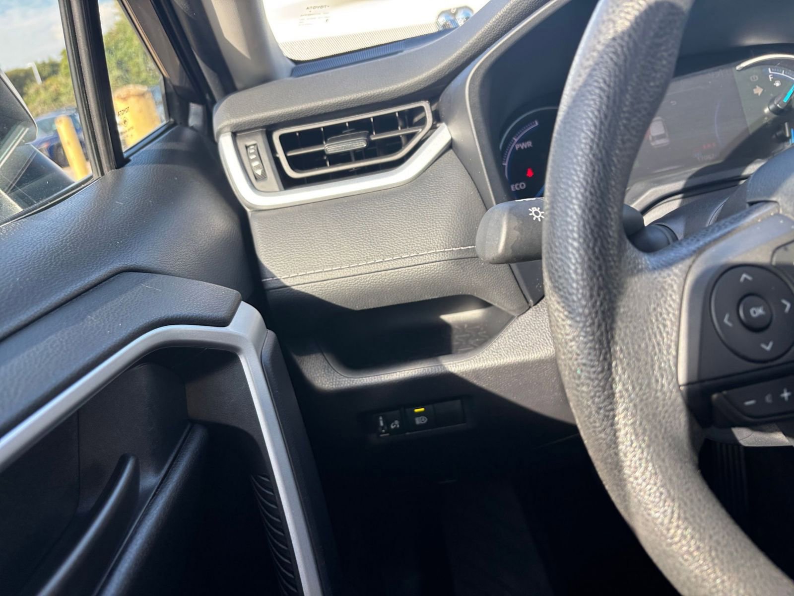 Thumbnail: 2025 Toyota RAV4 - 33