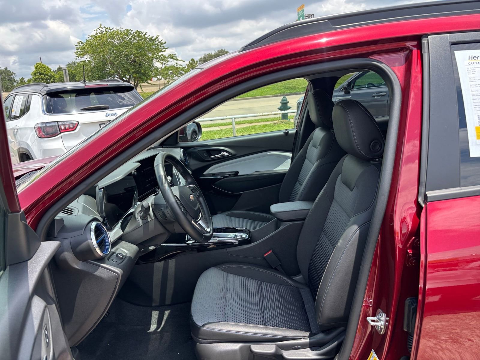 Thumbnail: 2025 Chevrolet Trax - 25