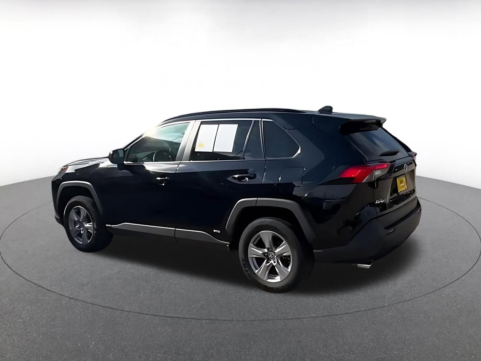 Thumbnail: 2025 Toyota RAV4 - 10