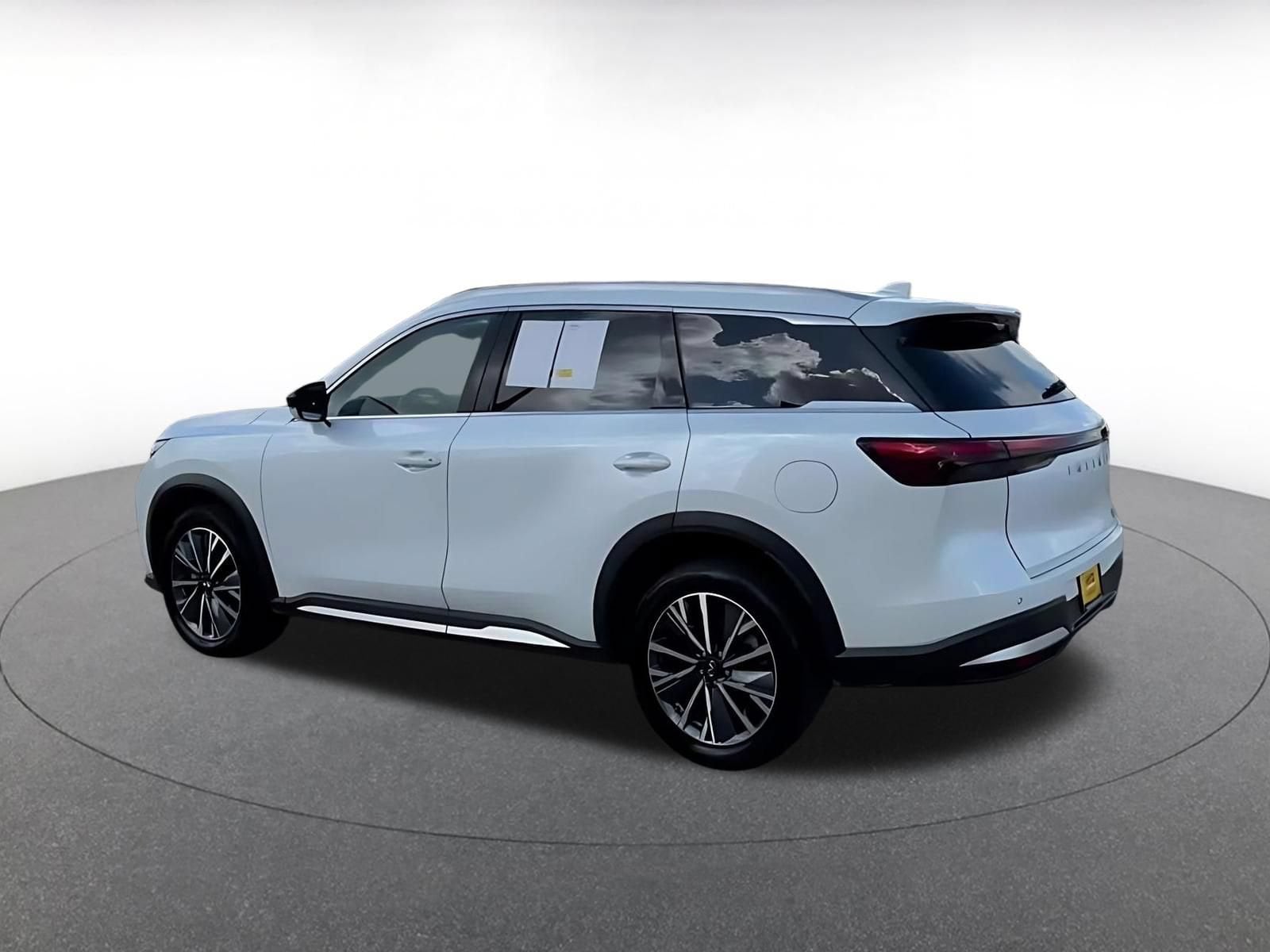 Thumbnail: 2026 INFINITI QX60 - 10