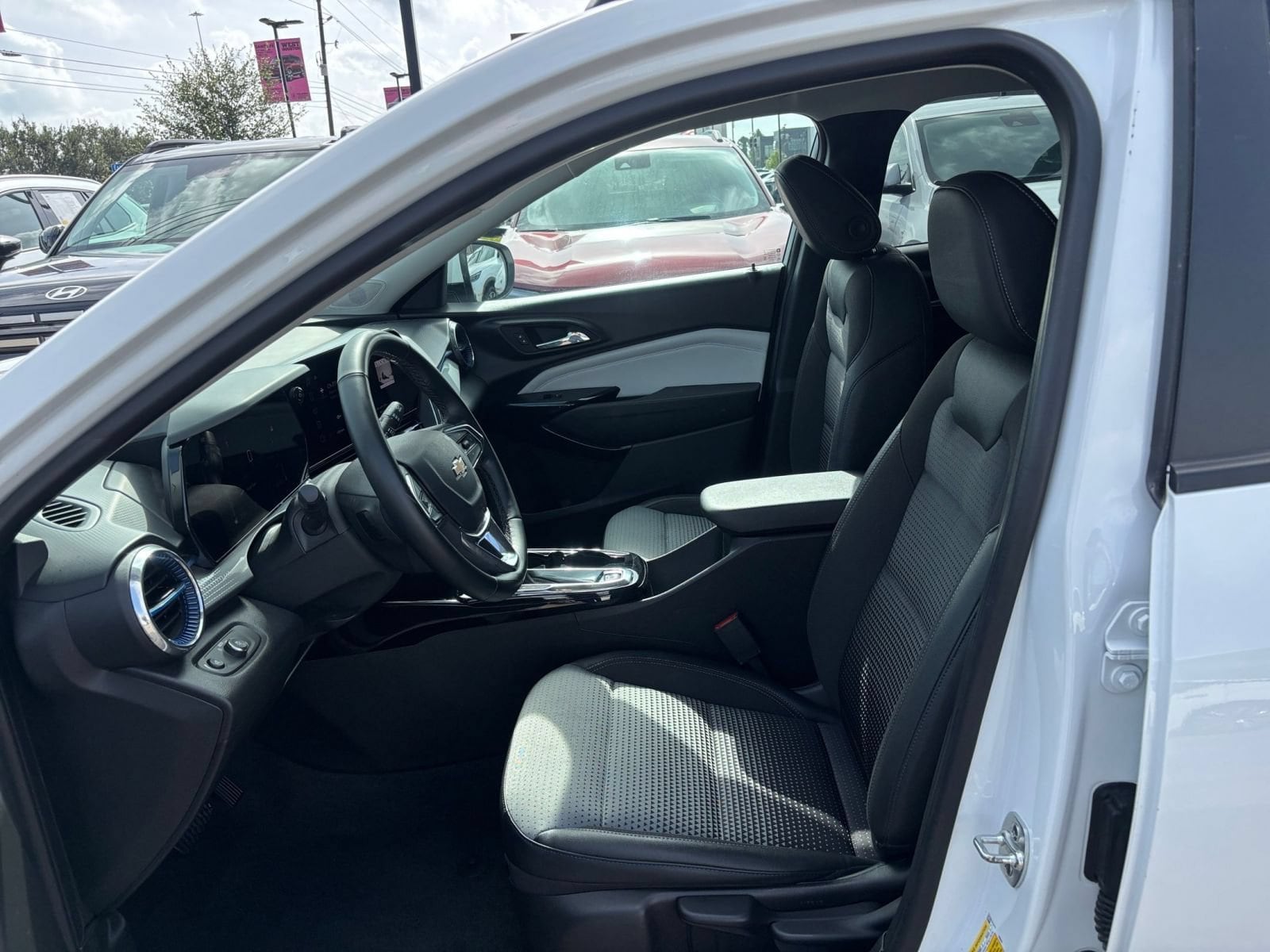 Thumbnail: 2025 Chevrolet Trax - 25