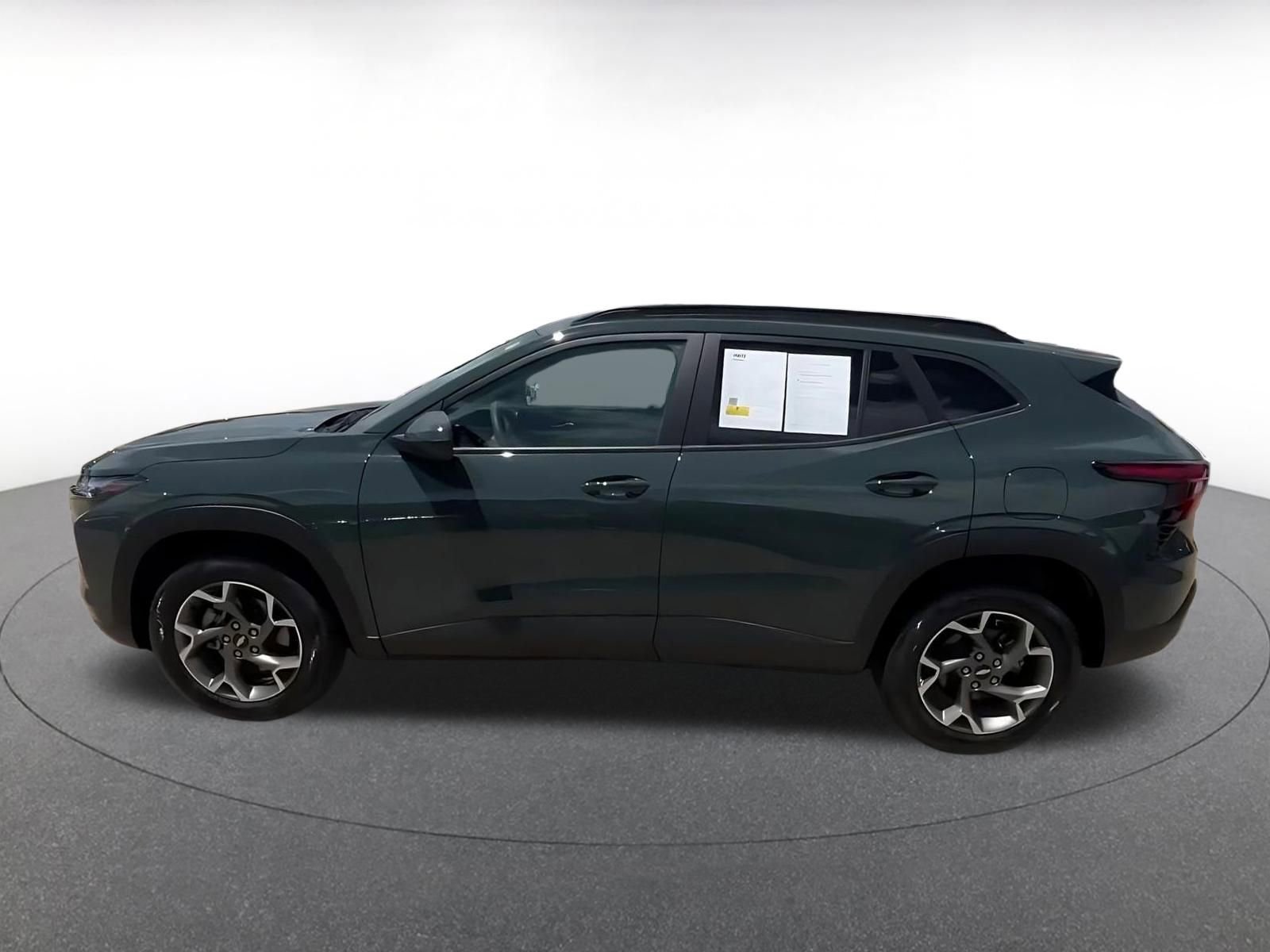 Thumbnail: 2025 Chevrolet Trax - 8
