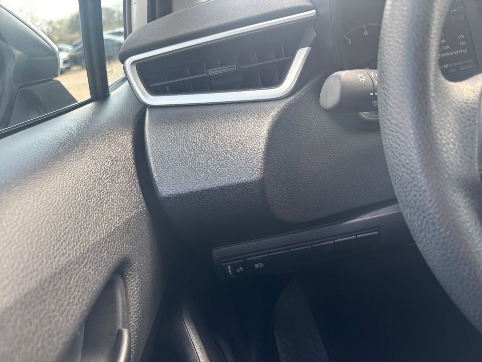 Thumbnail: 2025 Toyota Corolla - 32