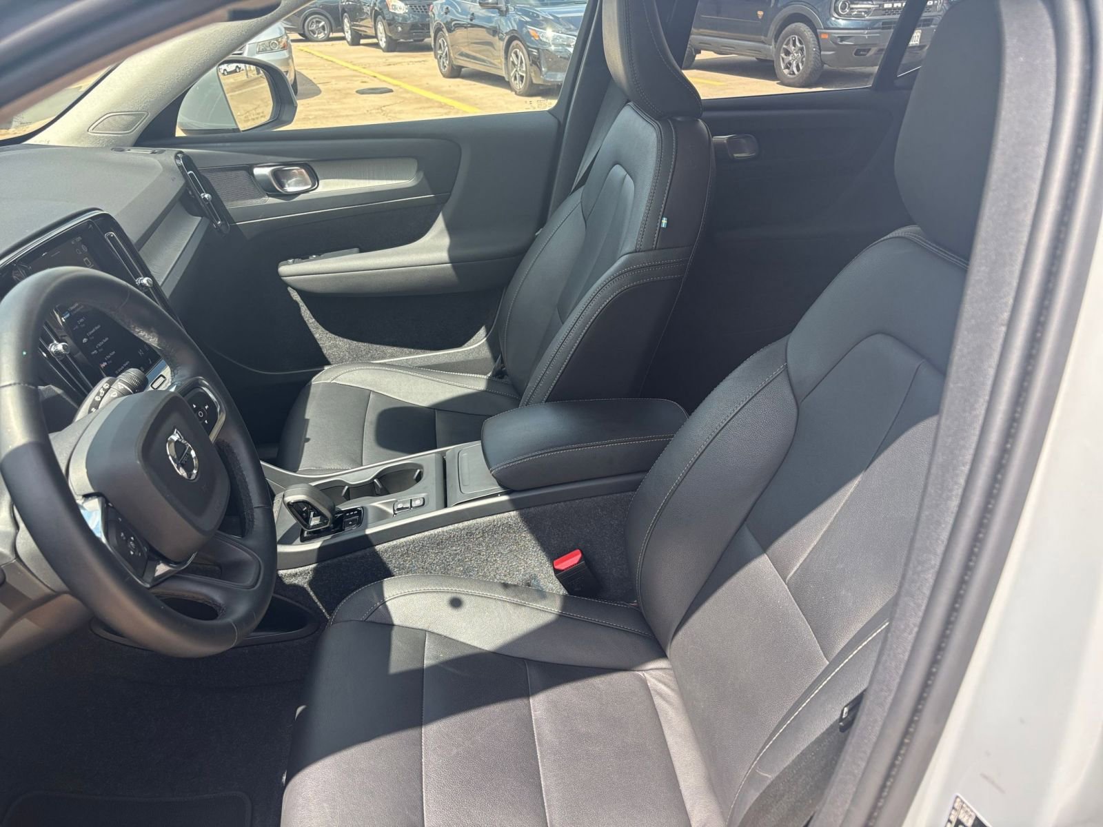 Thumbnail: 2024 Volvo XC40 - 24