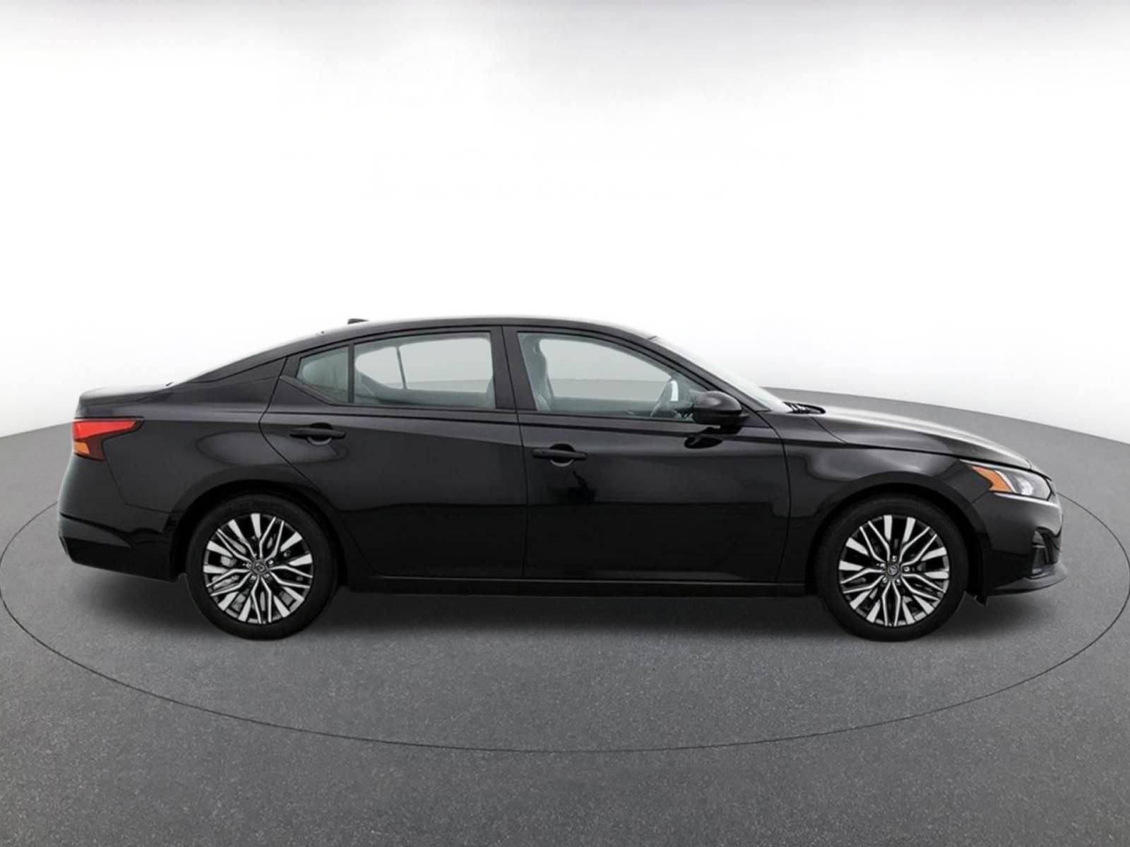 Thumbnail: 2025 Nissan Altima - 10