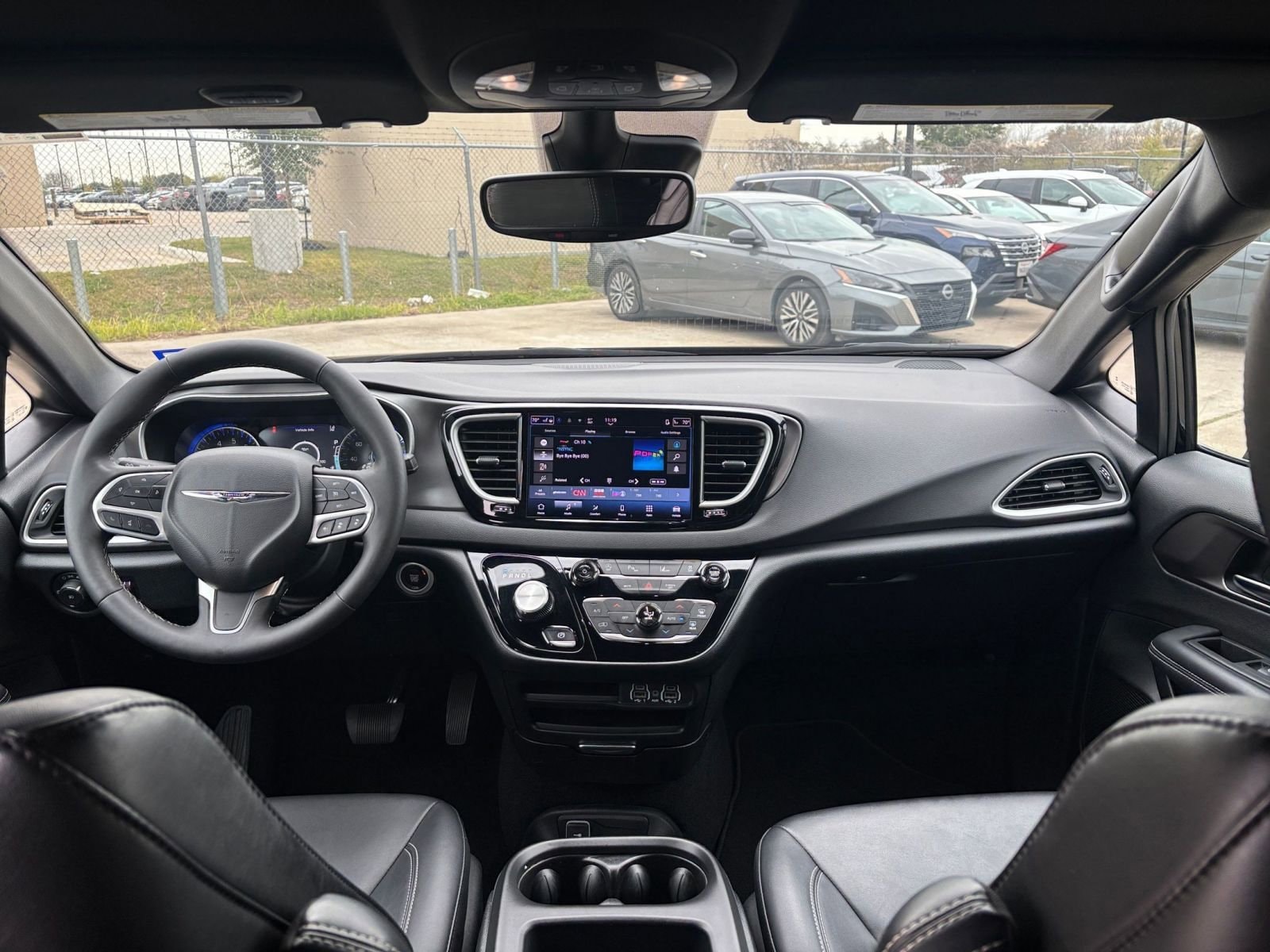 Thumbnail: 2025 Chrysler Pacifica - 30