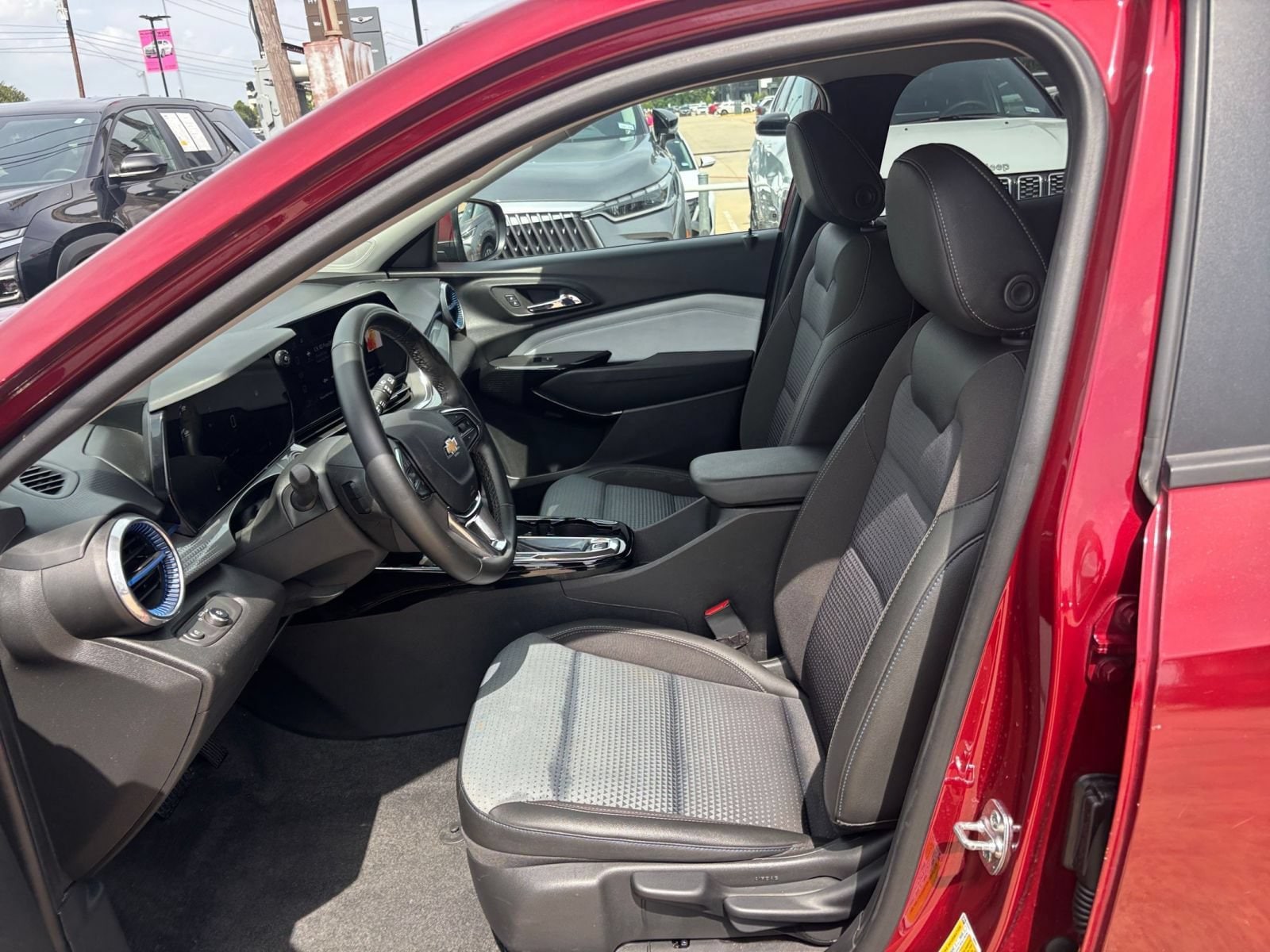 Thumbnail: 2025 Chevrolet Trax - 21