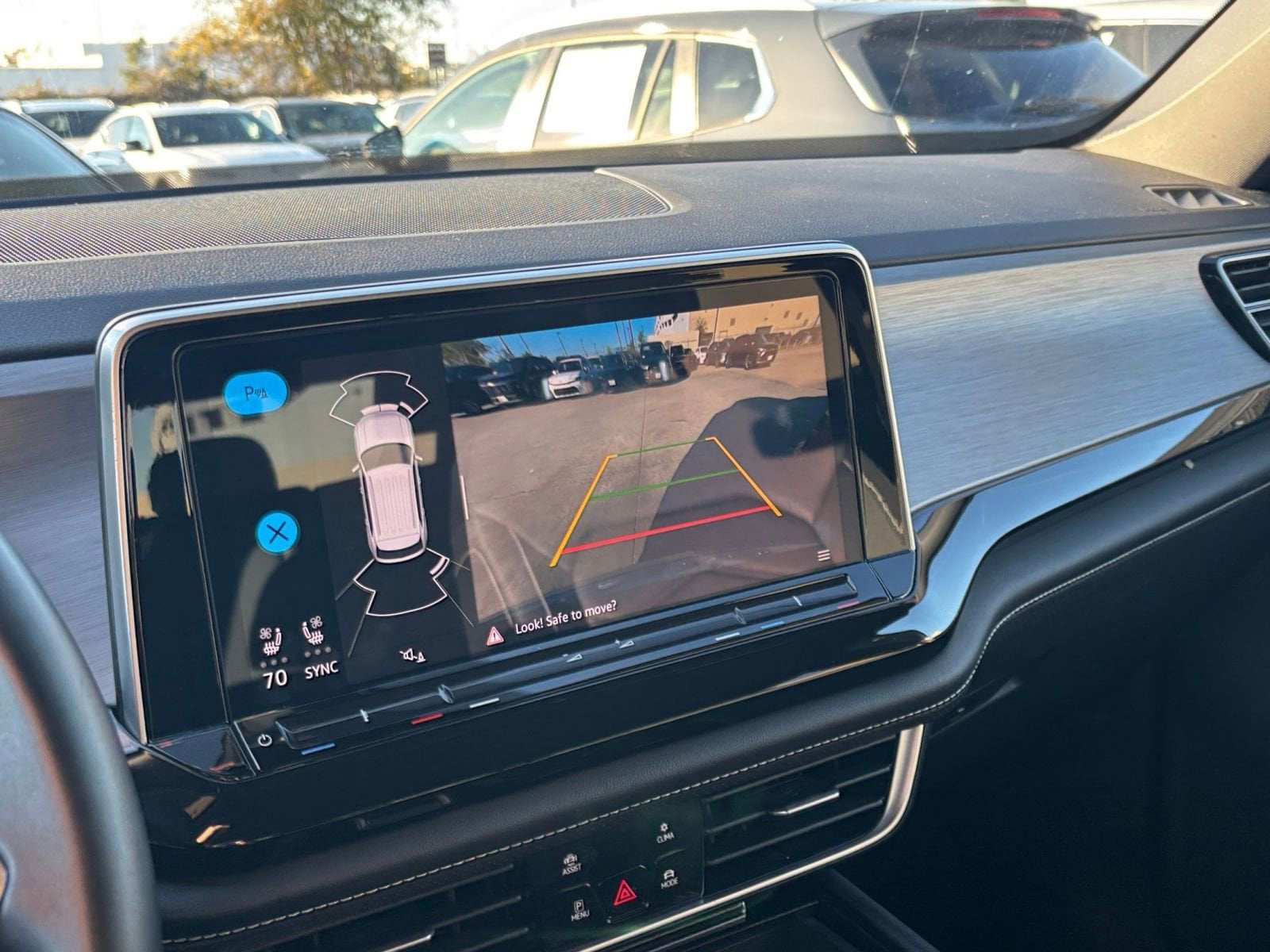 Thumbnail: 2025 Volkswagen Atlas - 17